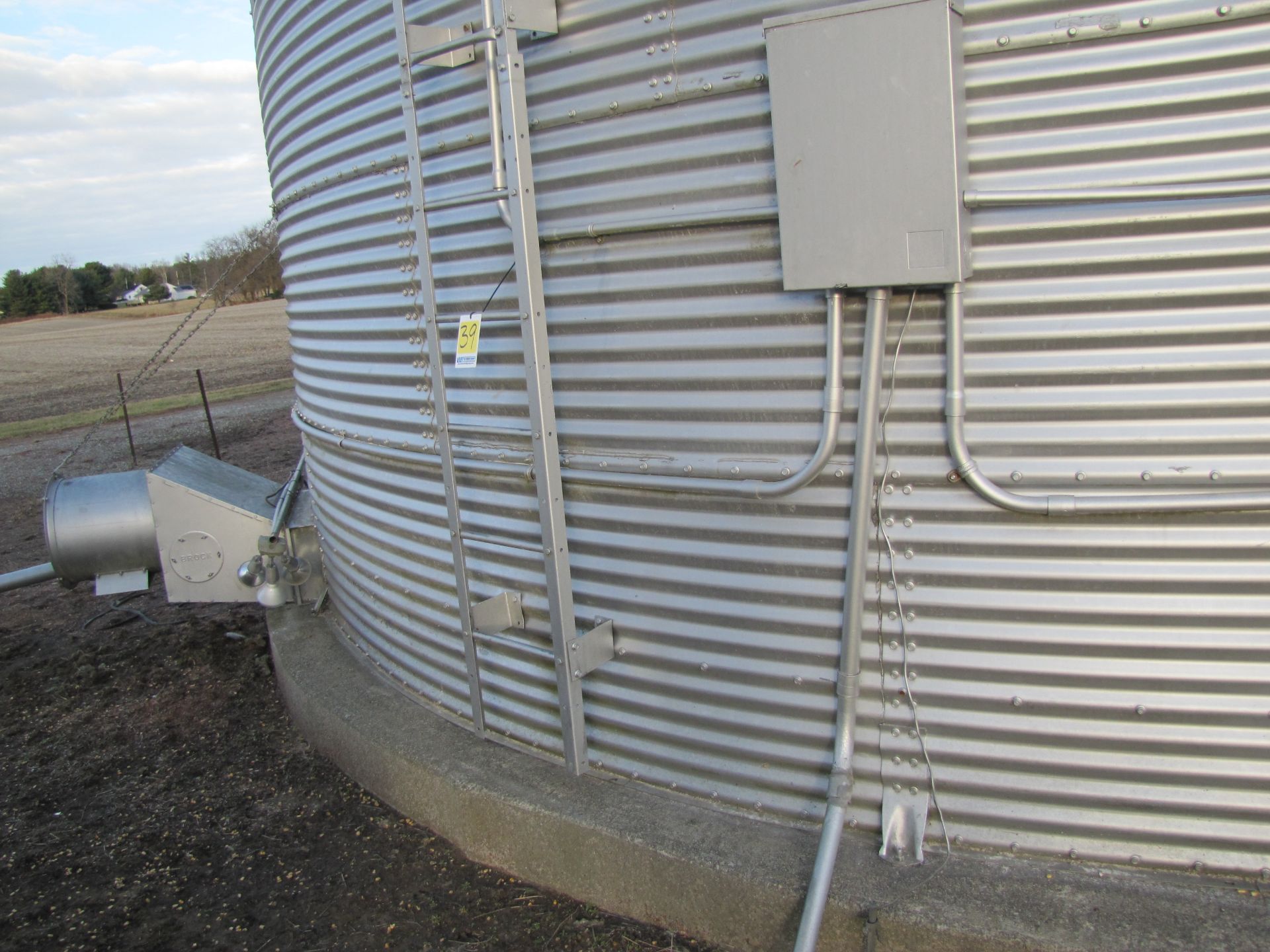 27’ x 8-ring grain bin - Image 6 of 13