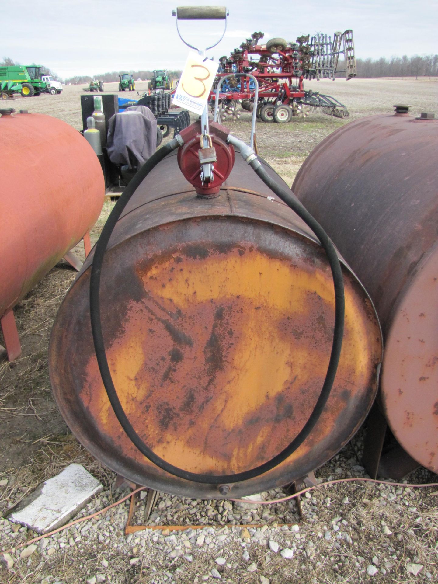 250 gallon fuel tank w/ hand pump - Image 2 of 8