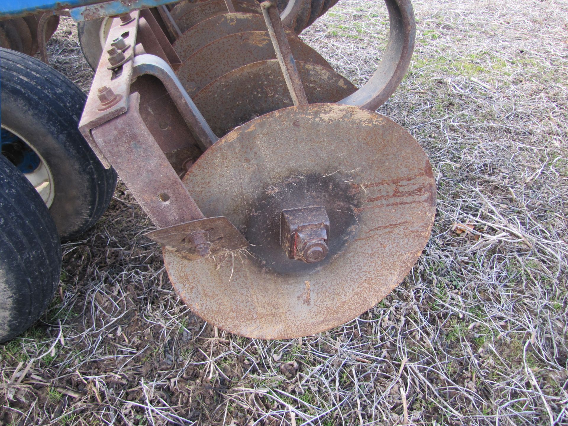 21’ Ford 242 disc, hyd fold, rock flex, 9” spacing w/ single bar harrow, same as White 271 - Image 10 of 30