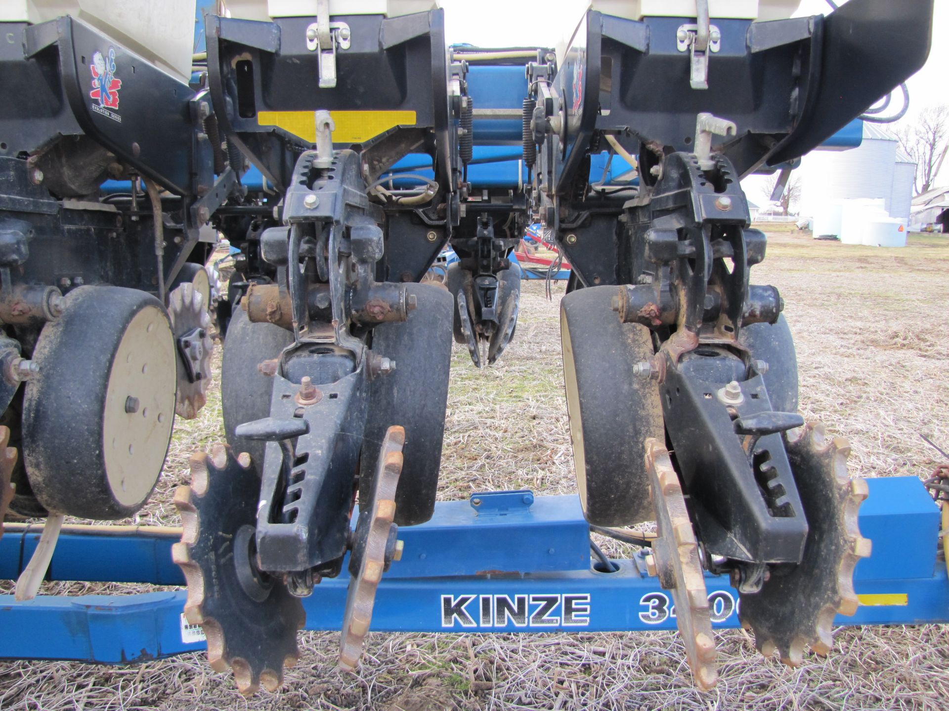 Kinze 3400 23-row planter - Image 14 of 38