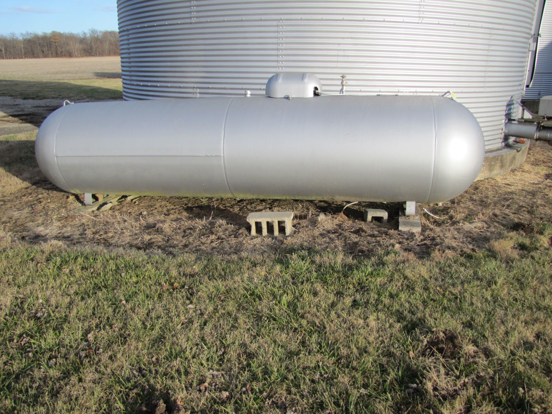 1,000 gallon propane tank