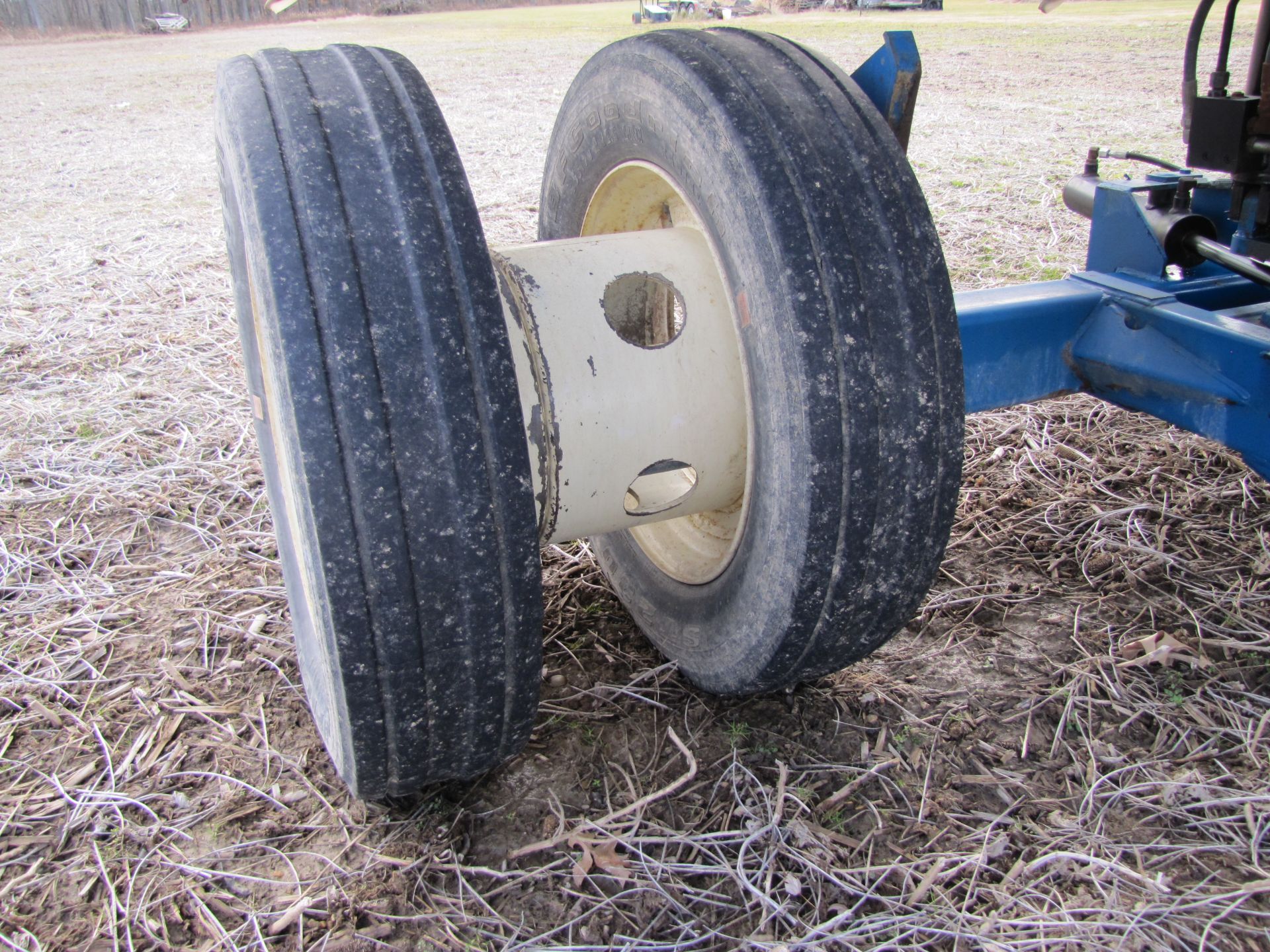 Kinze 3400 23-row planter - Image 17 of 38