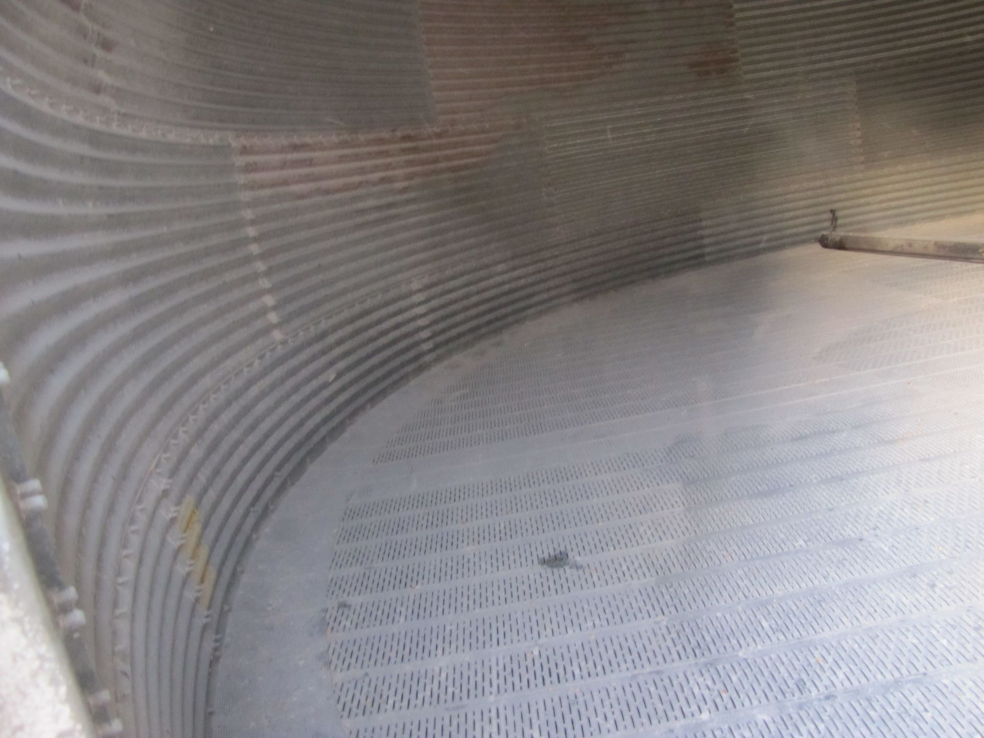 27’ x 8-ring grain bin - Image 12 of 13