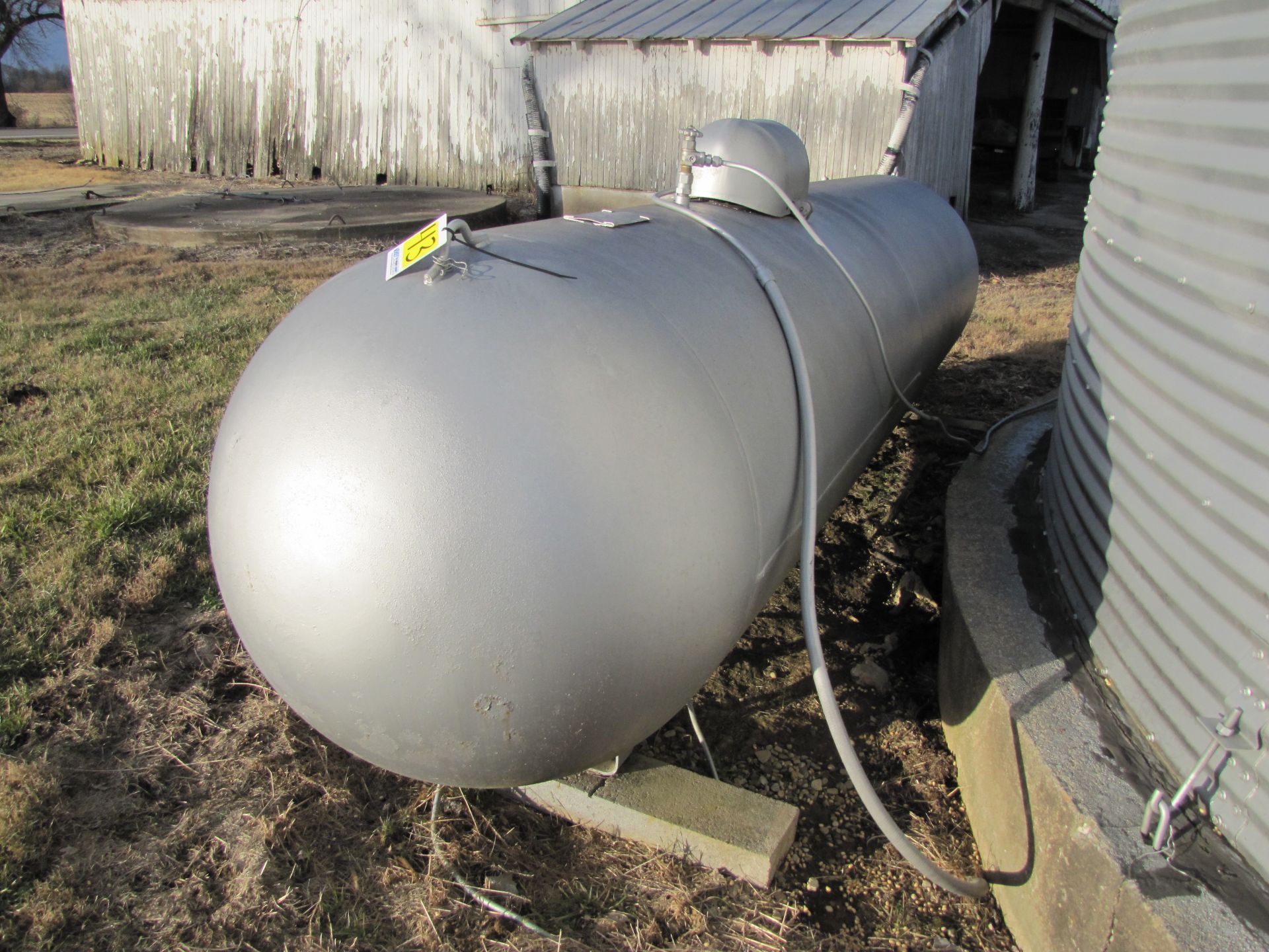 1,000 gallon propane tank - Image 3 of 4