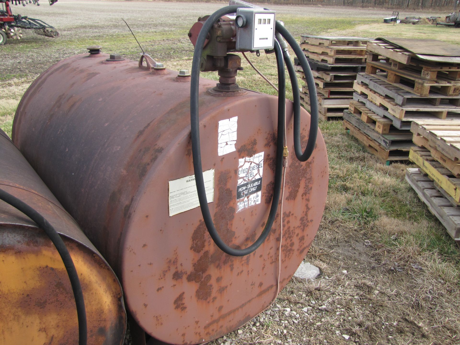 500 gallon fuel tank w/ electric pump - Image 3 of 9