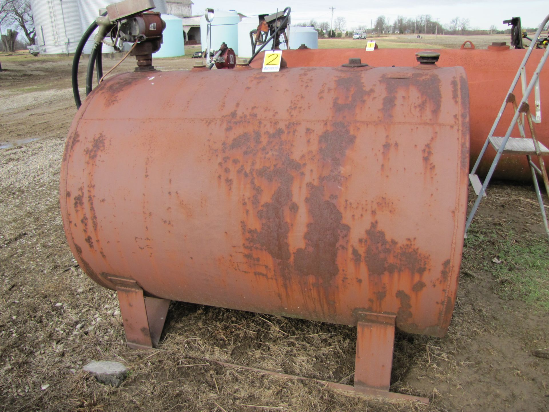 500 gallon fuel tank w/ electric pump - Image 4 of 9