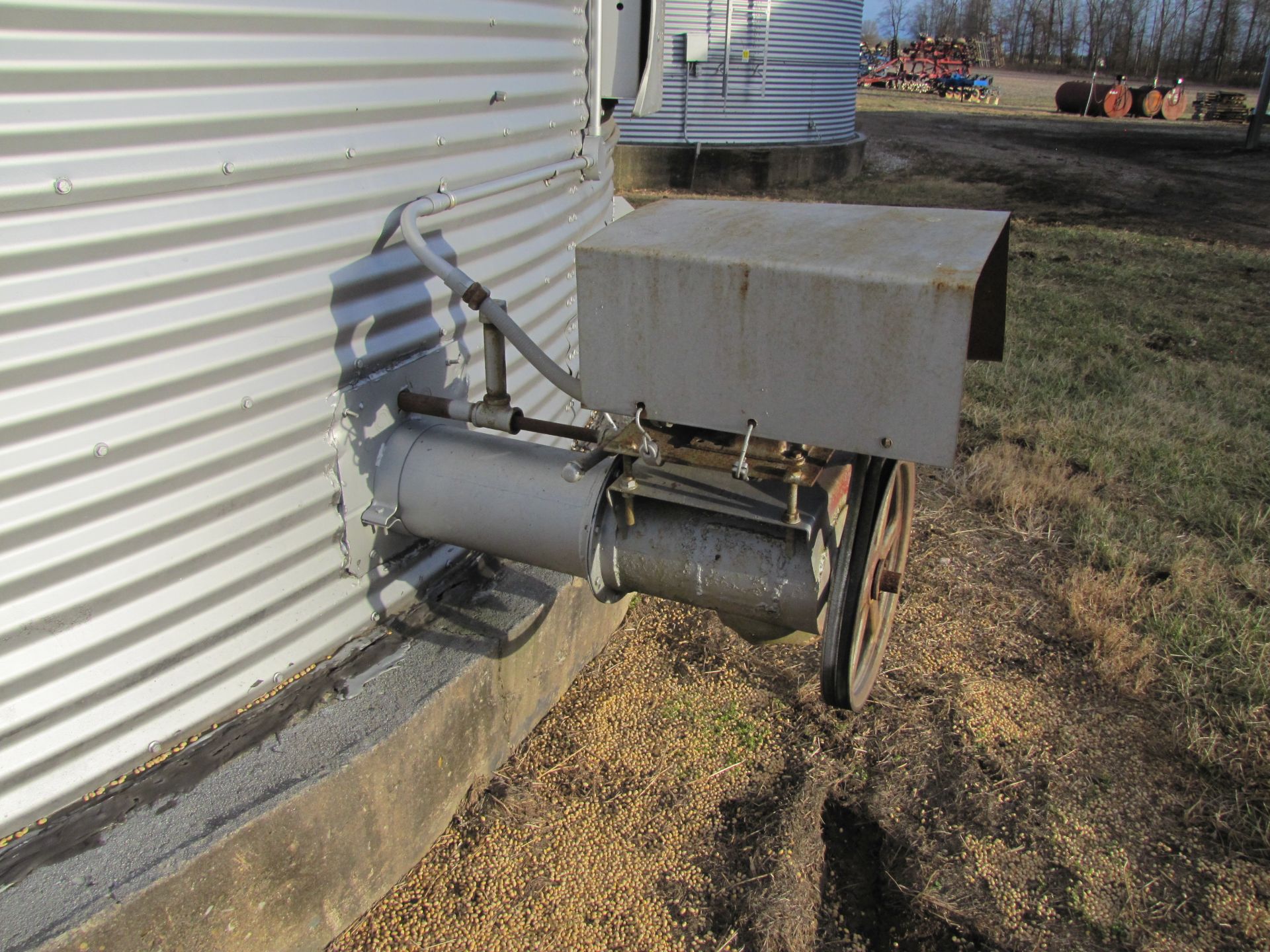 27’ x 7-ring grain bin - Image 8 of 14