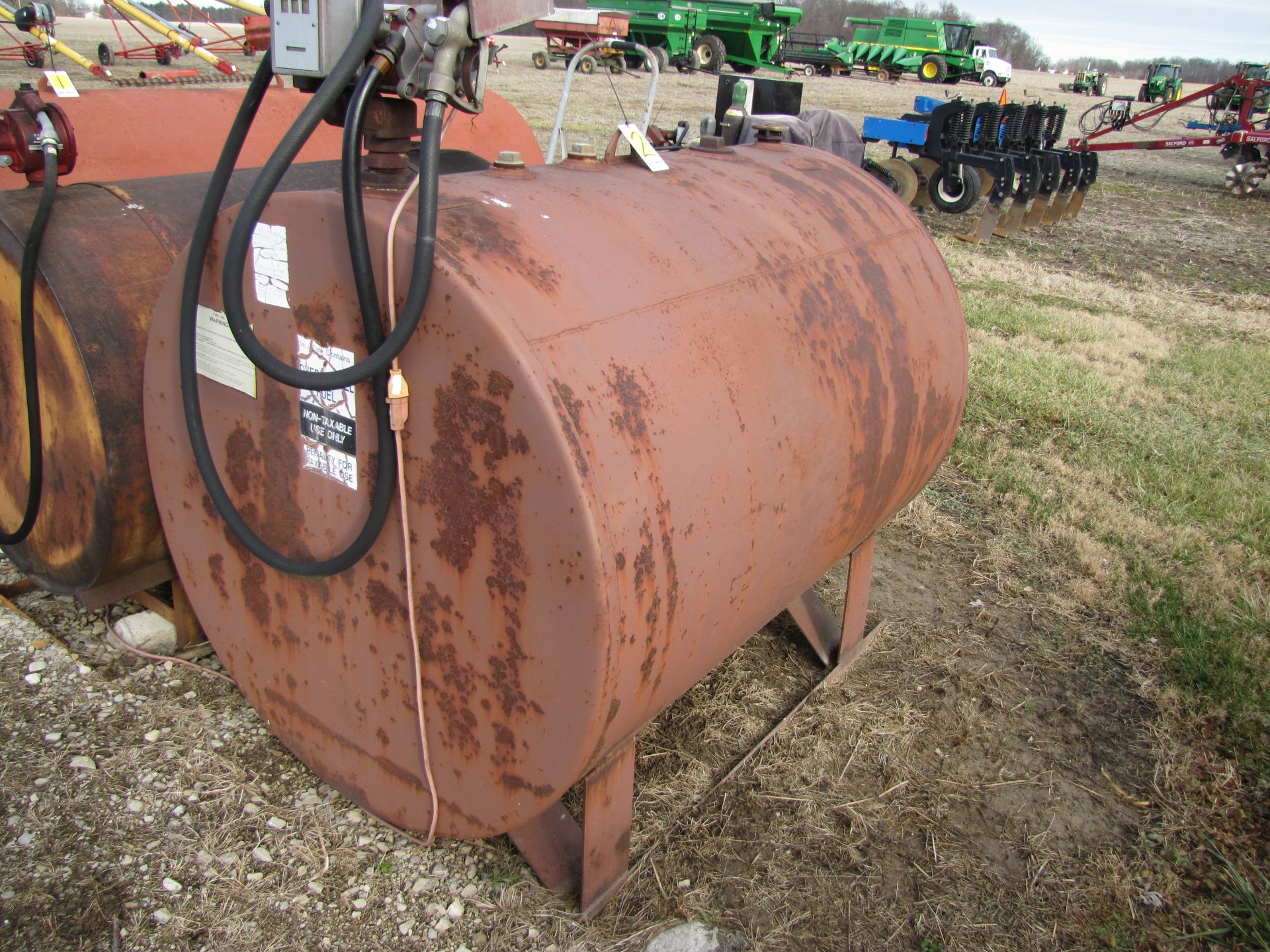 500 gallon fuel tank w/ electric pump