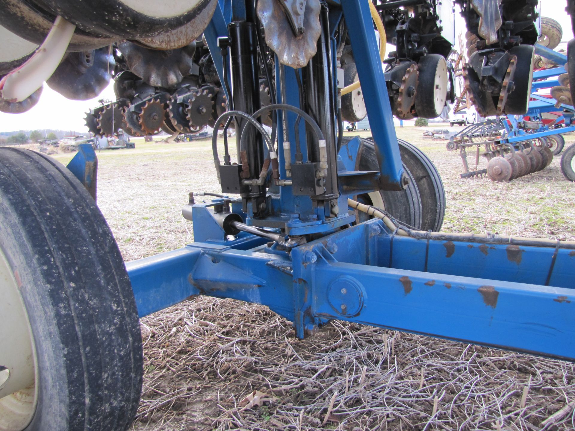 Kinze 3400 23-row planter - Image 18 of 38