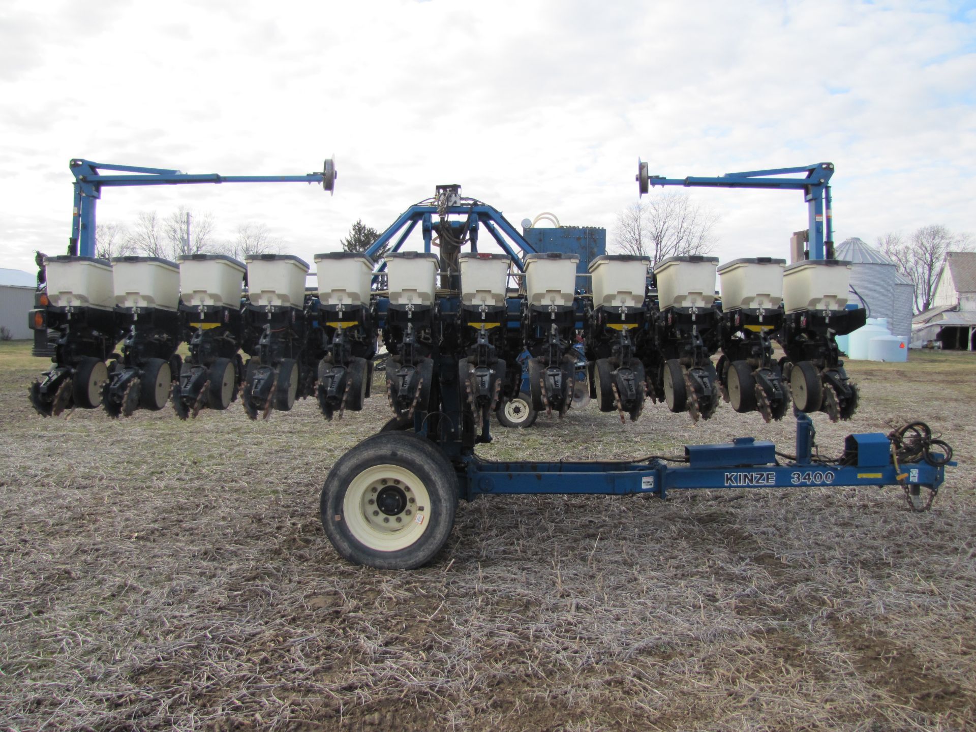 Kinze 3400 23-row planter - Image 6 of 38