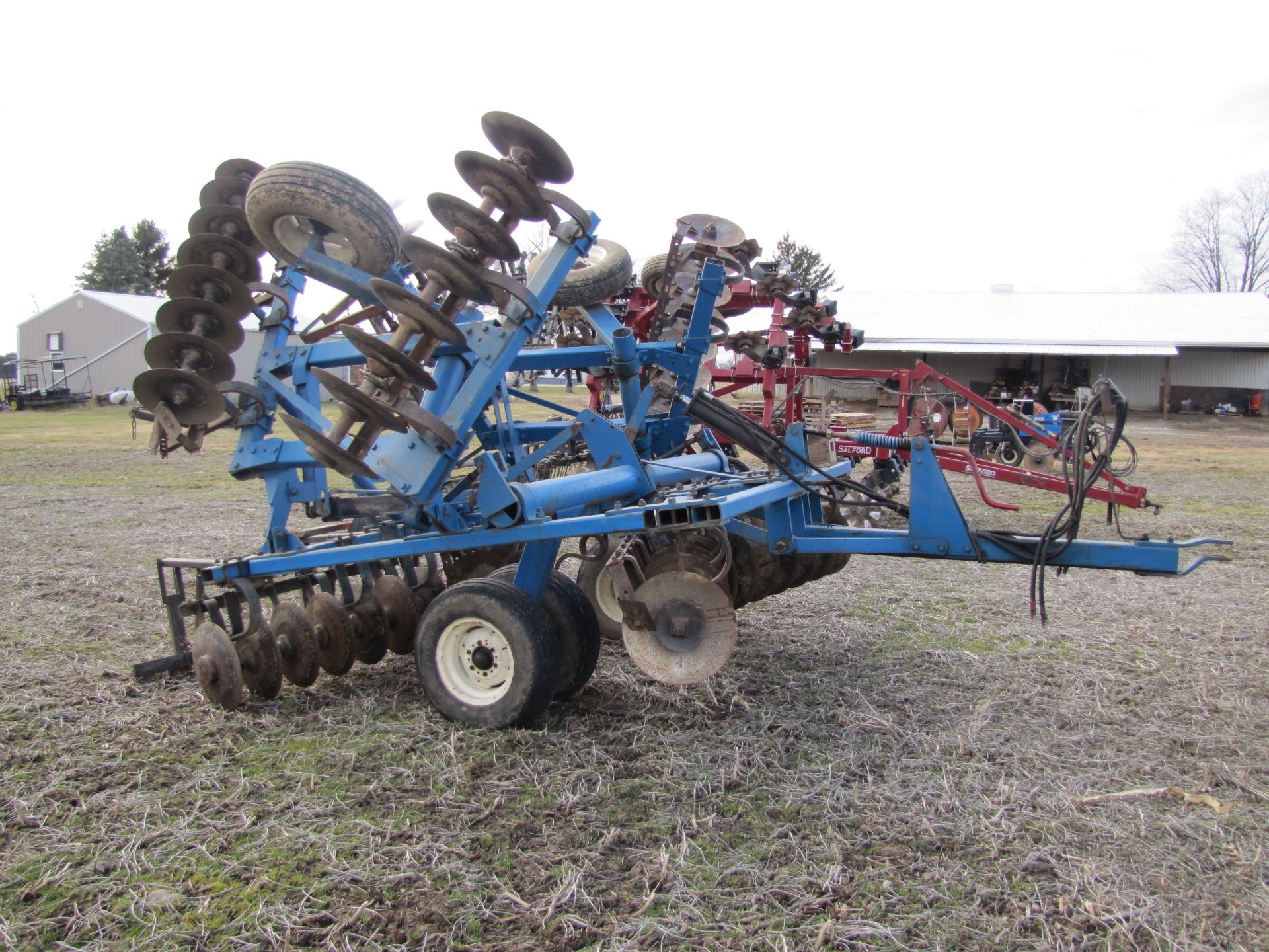 21’ Ford 242 disc, hyd fold, rock flex, 9” spacing w/ single bar harrow, same as White 271 - Image 6 of 30