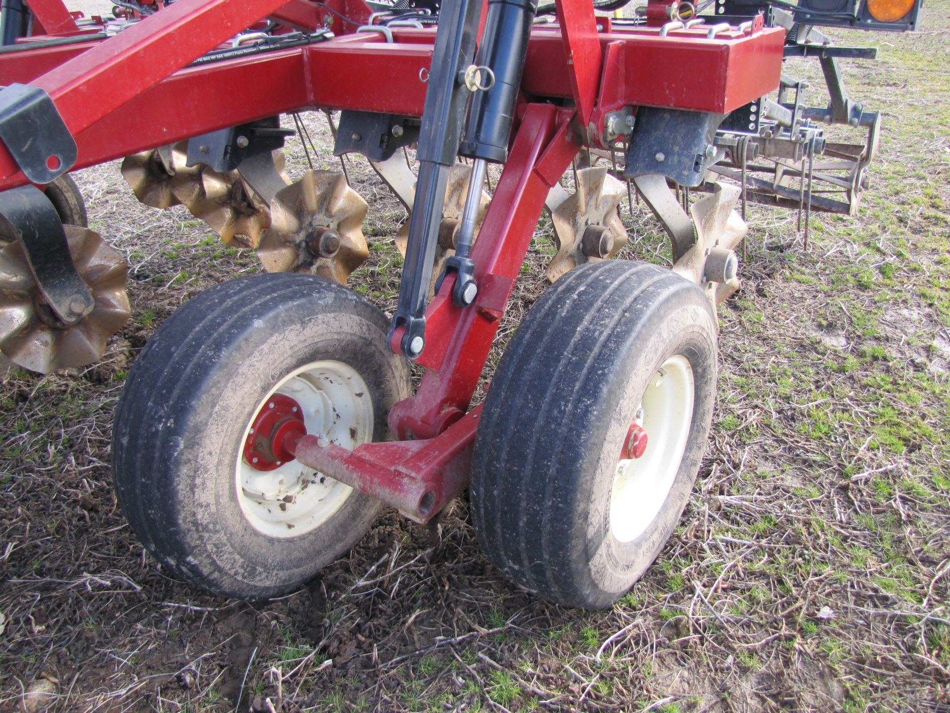 20’ 6” Salford vertical tillage tool, RTS 570 - Image 27 of 35