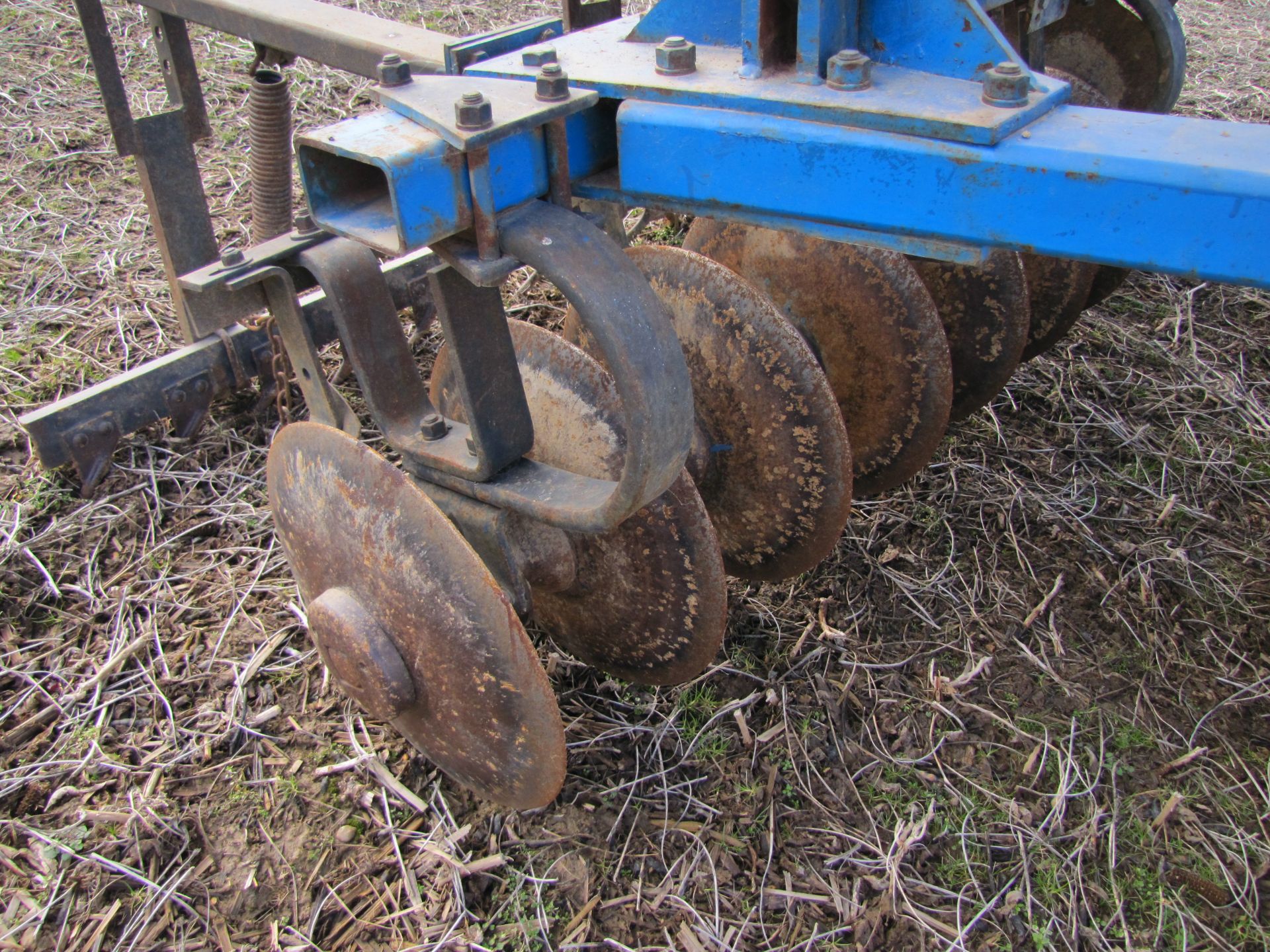 21’ Ford 242 disc, hyd fold, rock flex, 9” spacing w/ single bar harrow, same as White 271 - Image 13 of 30