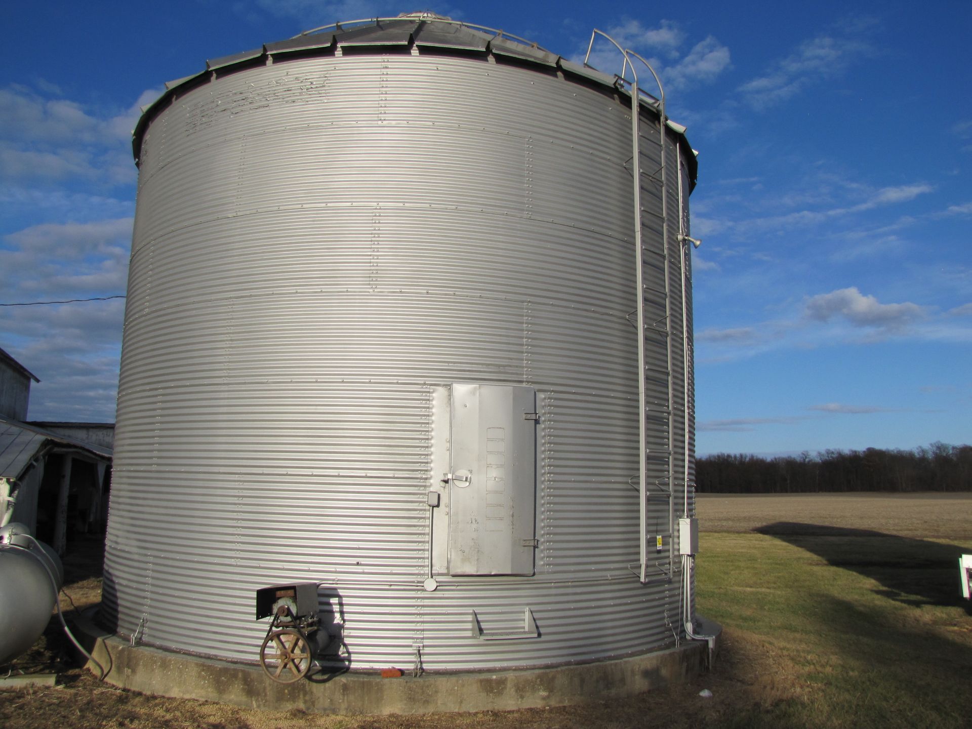 27’ x 7-ring grain bin