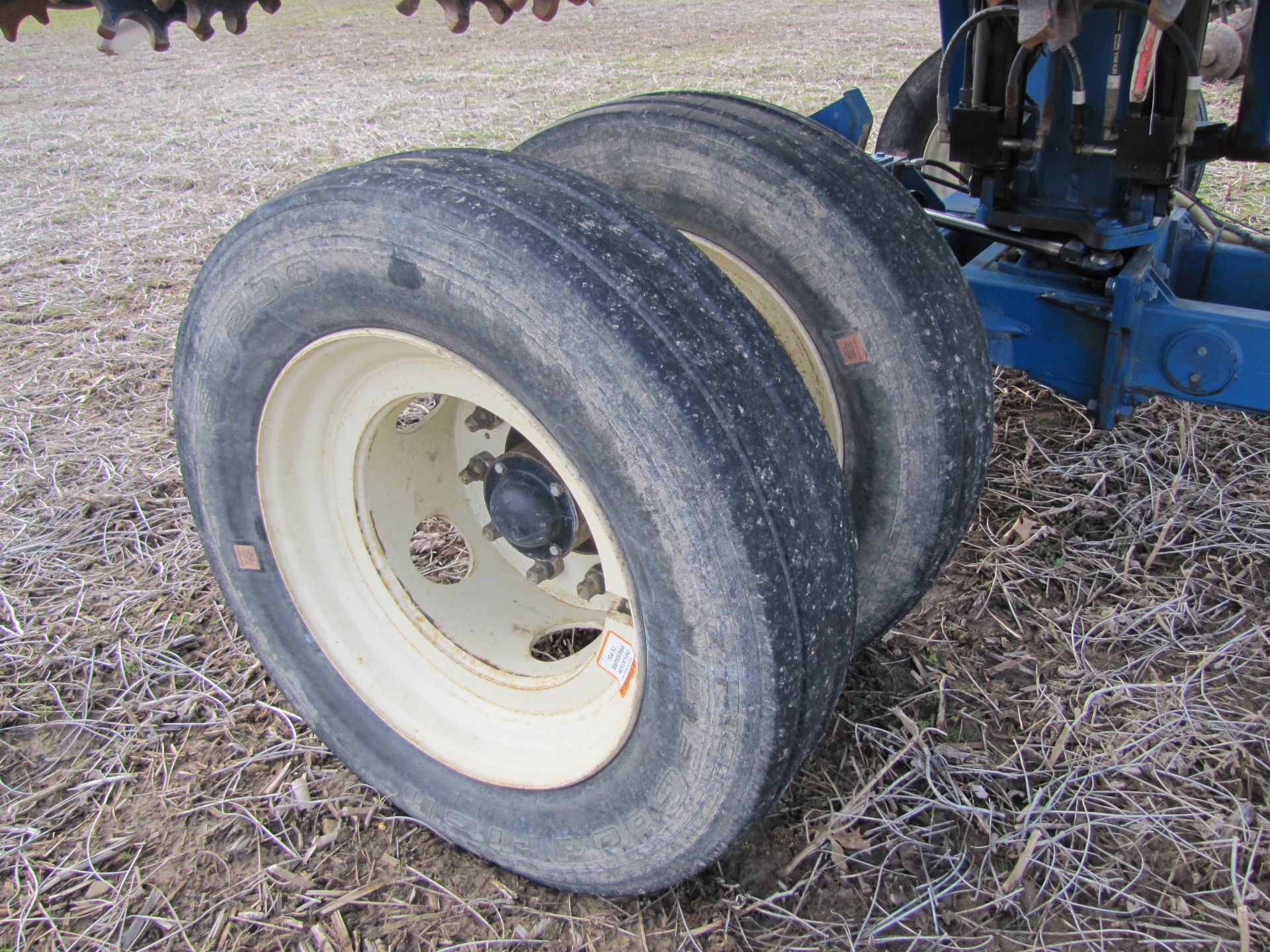 Kinze 3400 23-row planter - Image 16 of 38