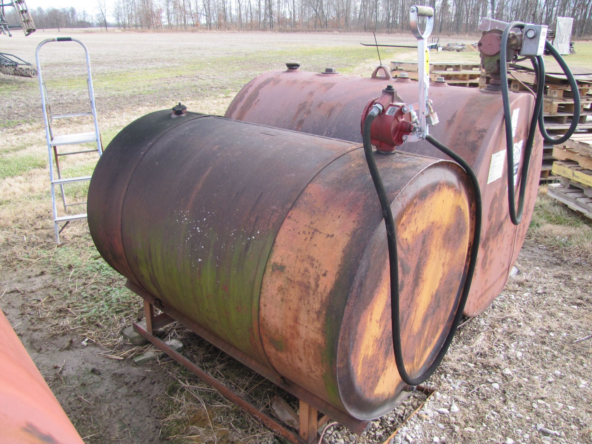 250 gallon fuel tank w/ hand pump