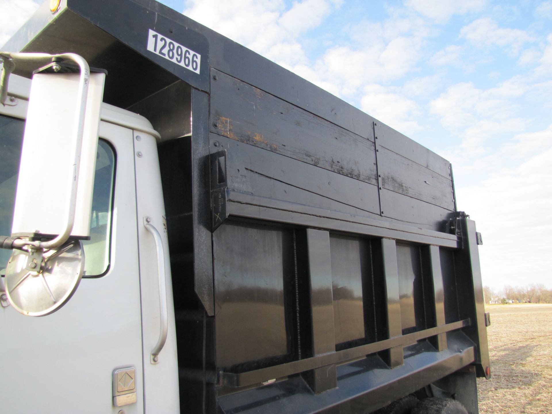 1998 International 8100 dump truck - Image 12 of 50