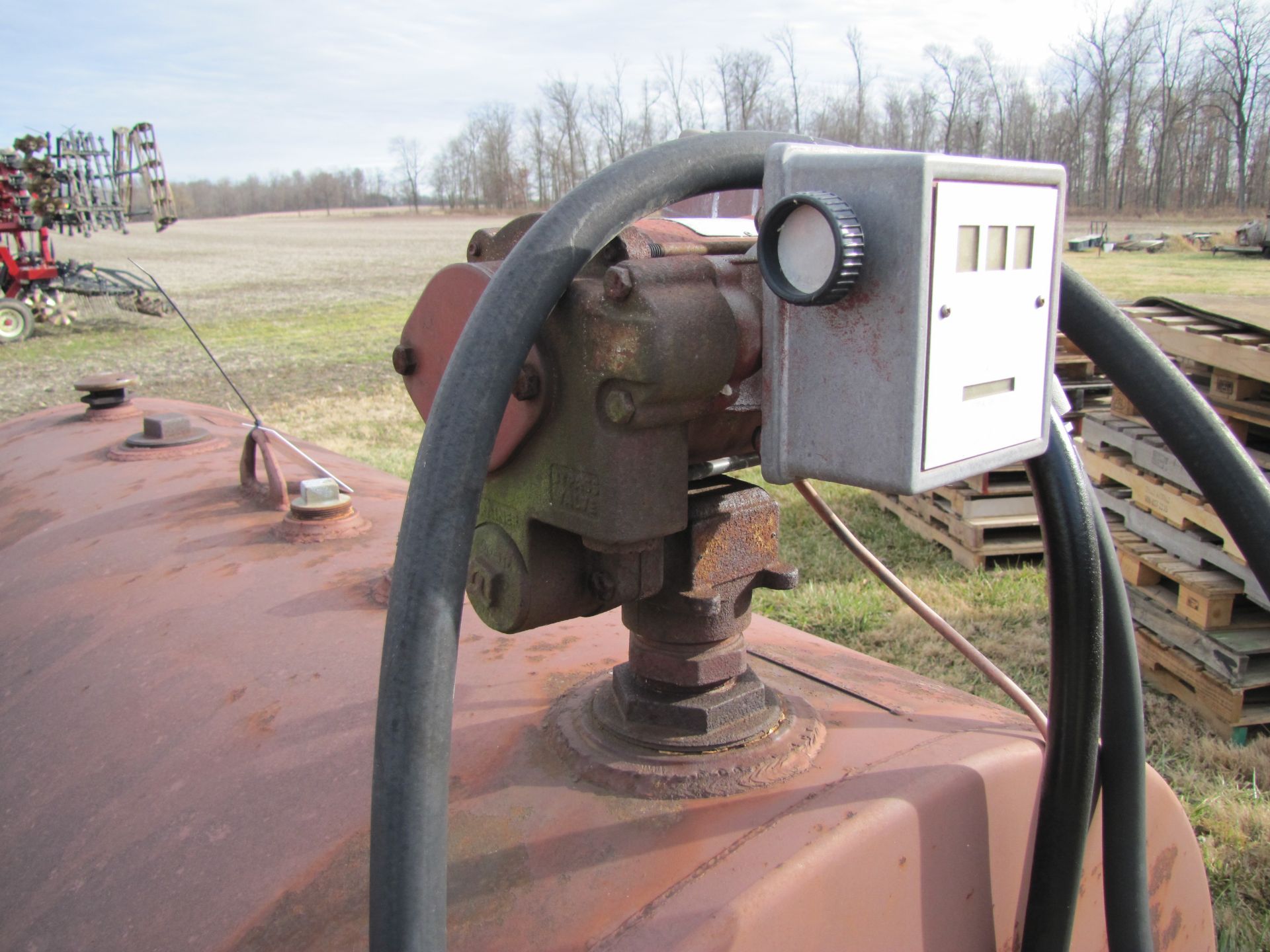 500 gallon fuel tank w/ electric pump - Image 9 of 9