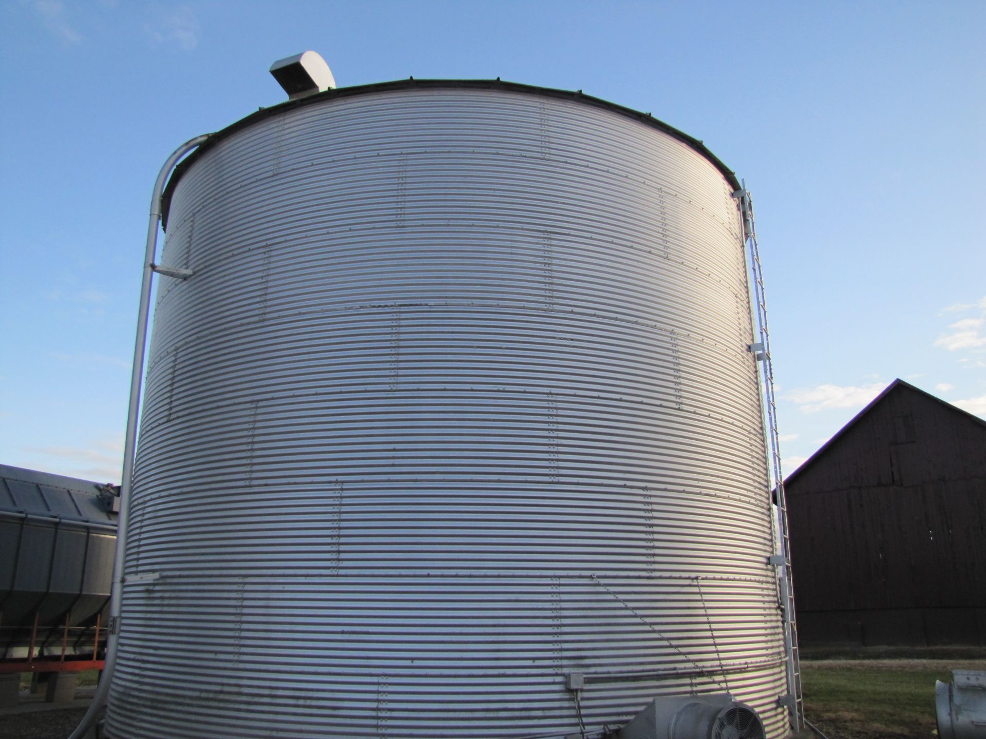 27’ x 8-ring grain bin - Image 9 of 13