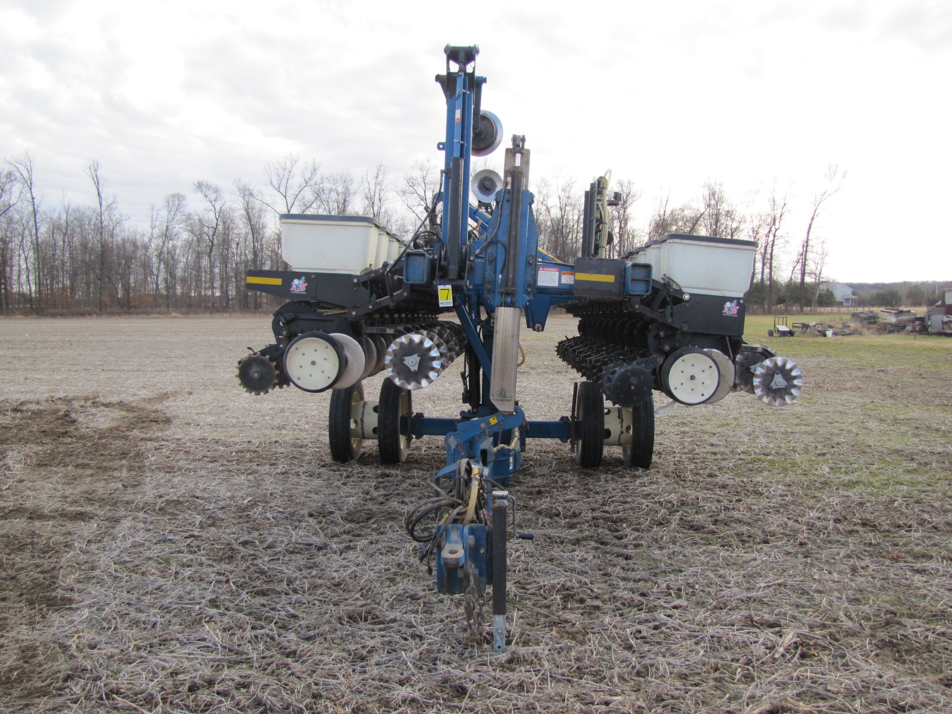 Kinze 3400 23-row planter - Image 8 of 38