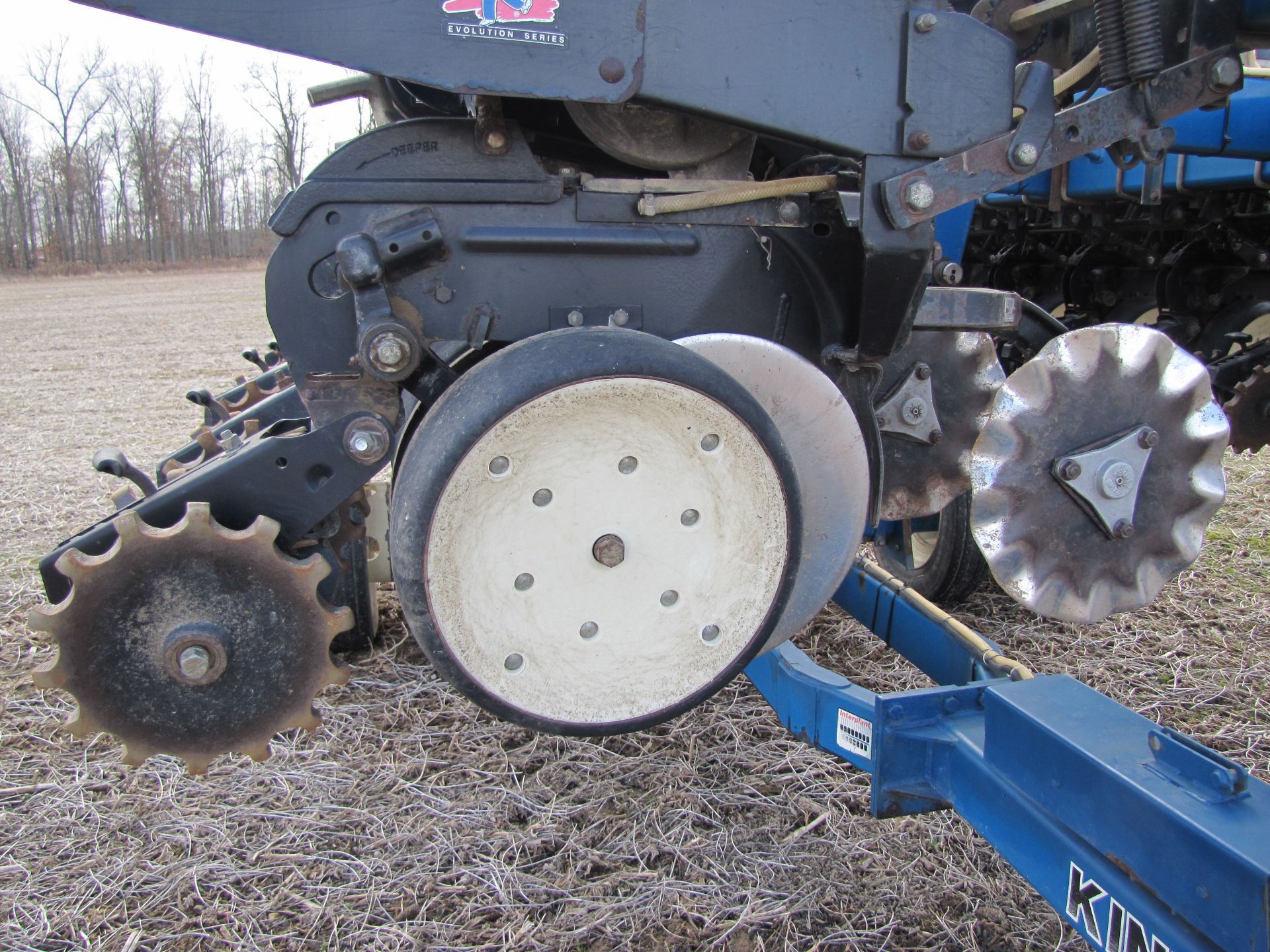 Kinze 3400 23-row planter - Image 11 of 38