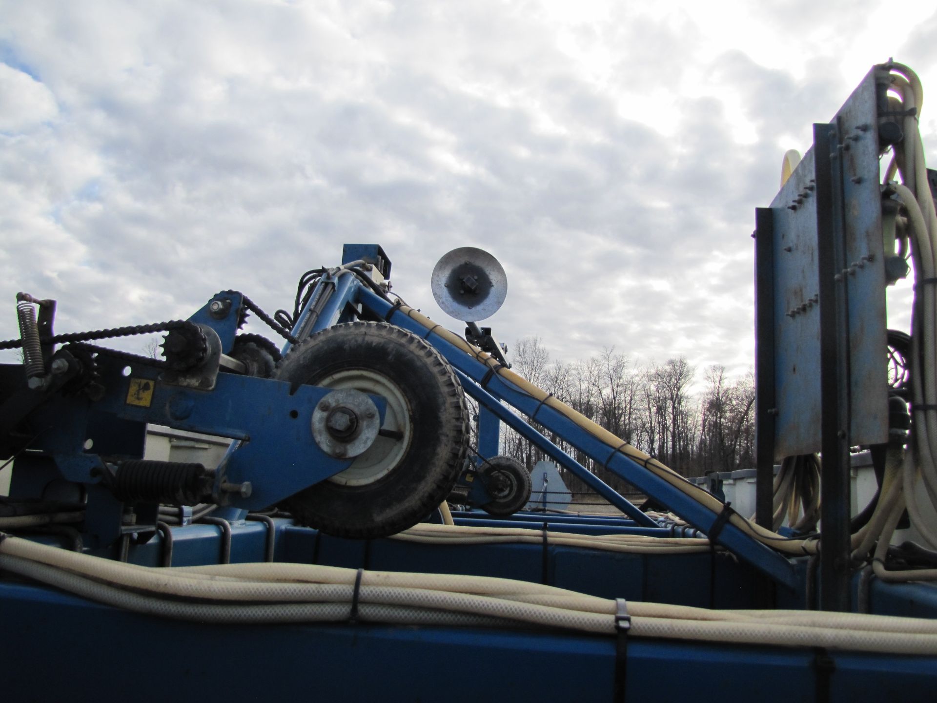 Kinze 3400 23-row planter - Image 37 of 38