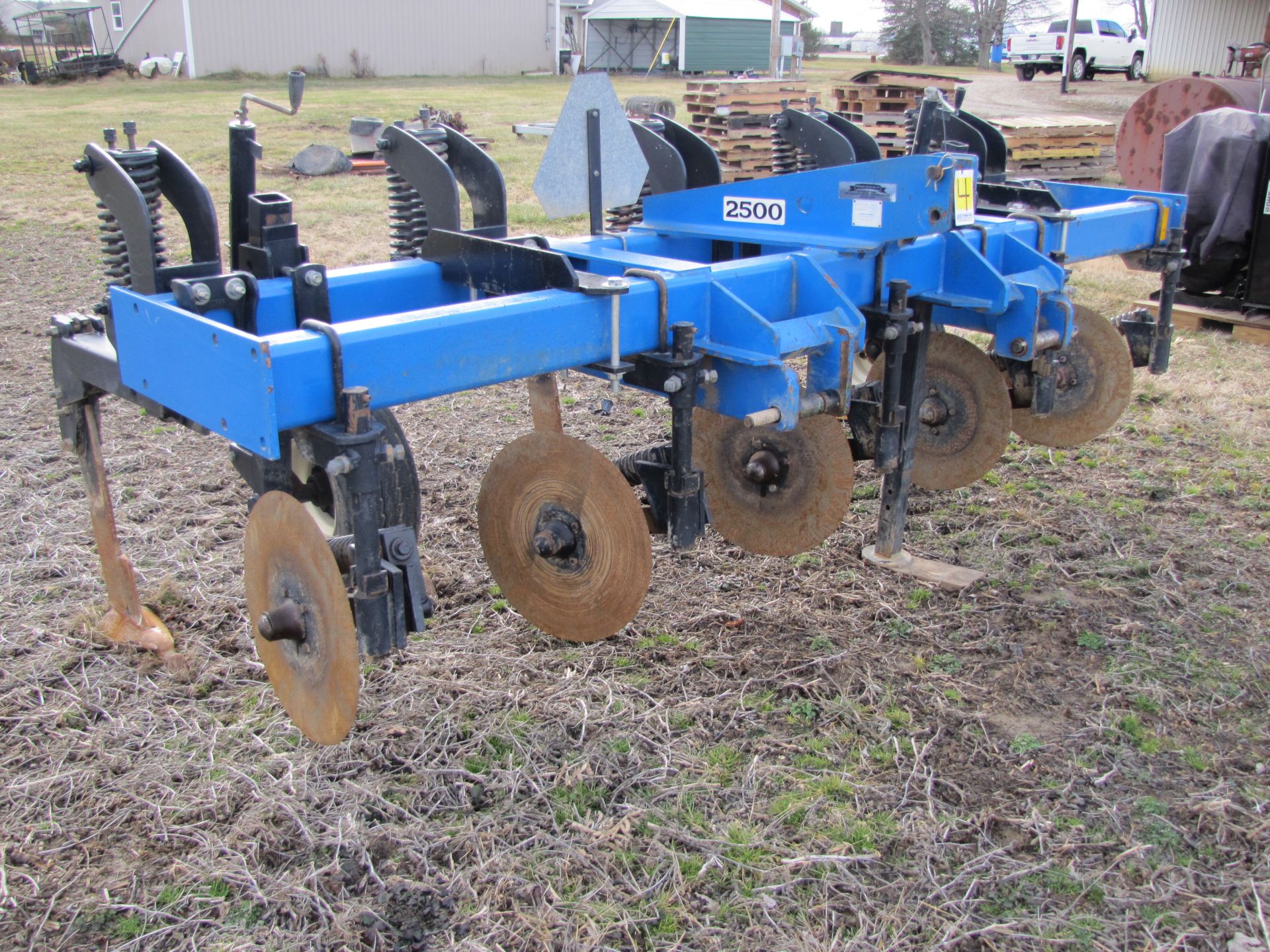 DMI 2500 5-shank in-line ripper, 3 pt, spring loaded no till shanks - Image 7 of 15