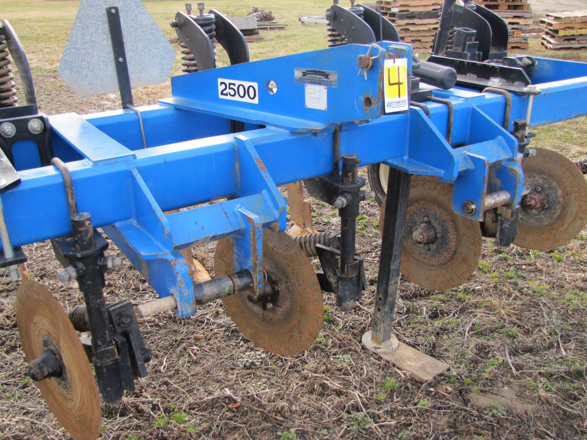 DMI 2500 5-shank in-line ripper, 3 pt, spring loaded no till shanks - Image 10 of 15