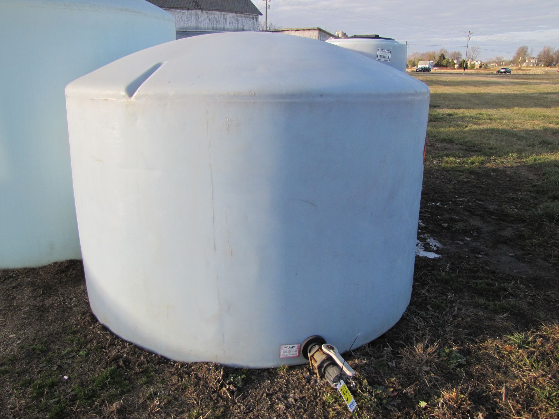 1550 gal flat btm poly tank, 2” valve