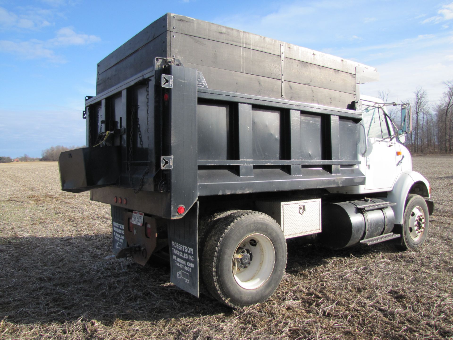 1998 International 8100 dump truck - Image 5 of 50