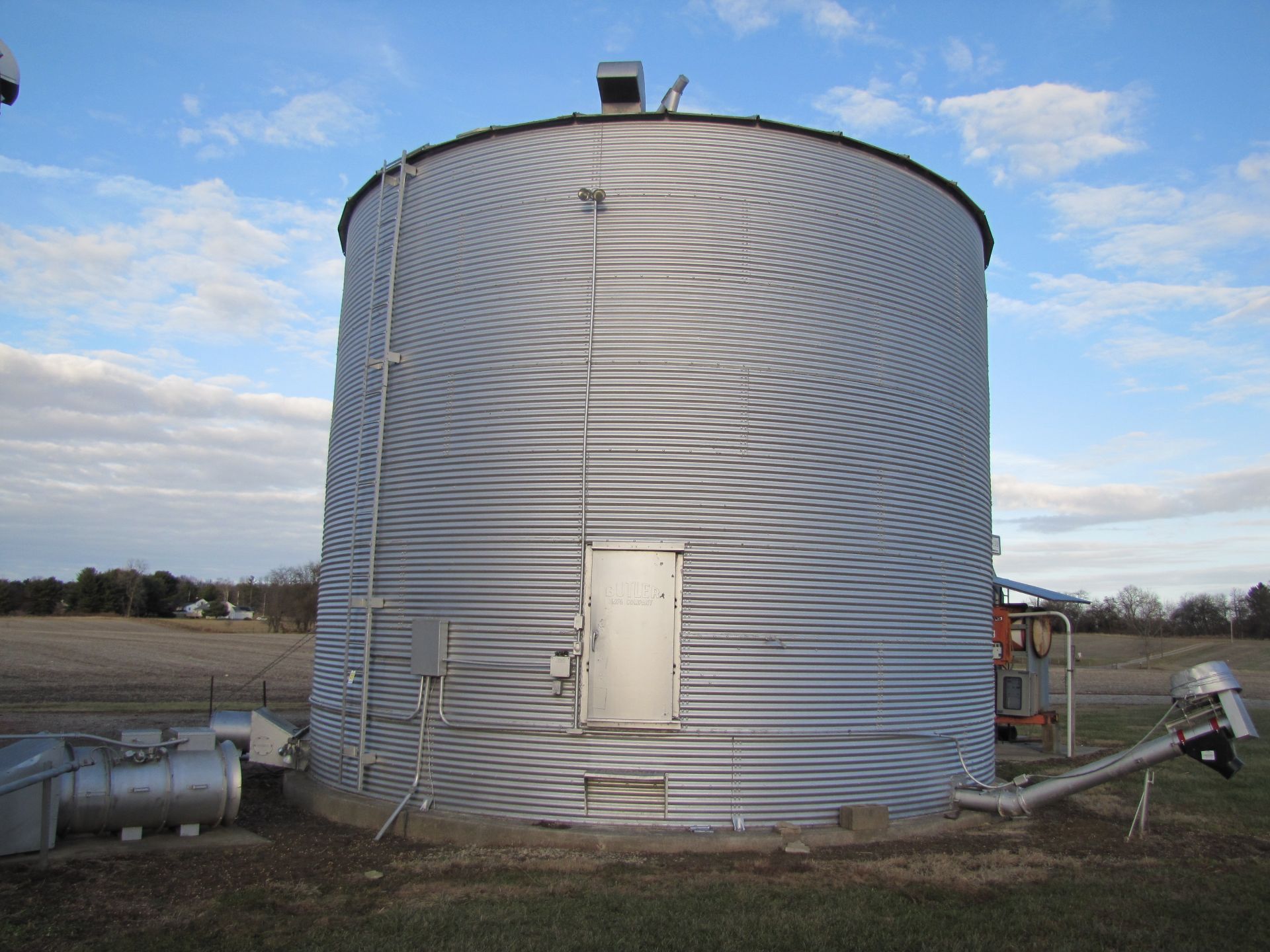 27’ x 8-ring grain bin - Image 3 of 13