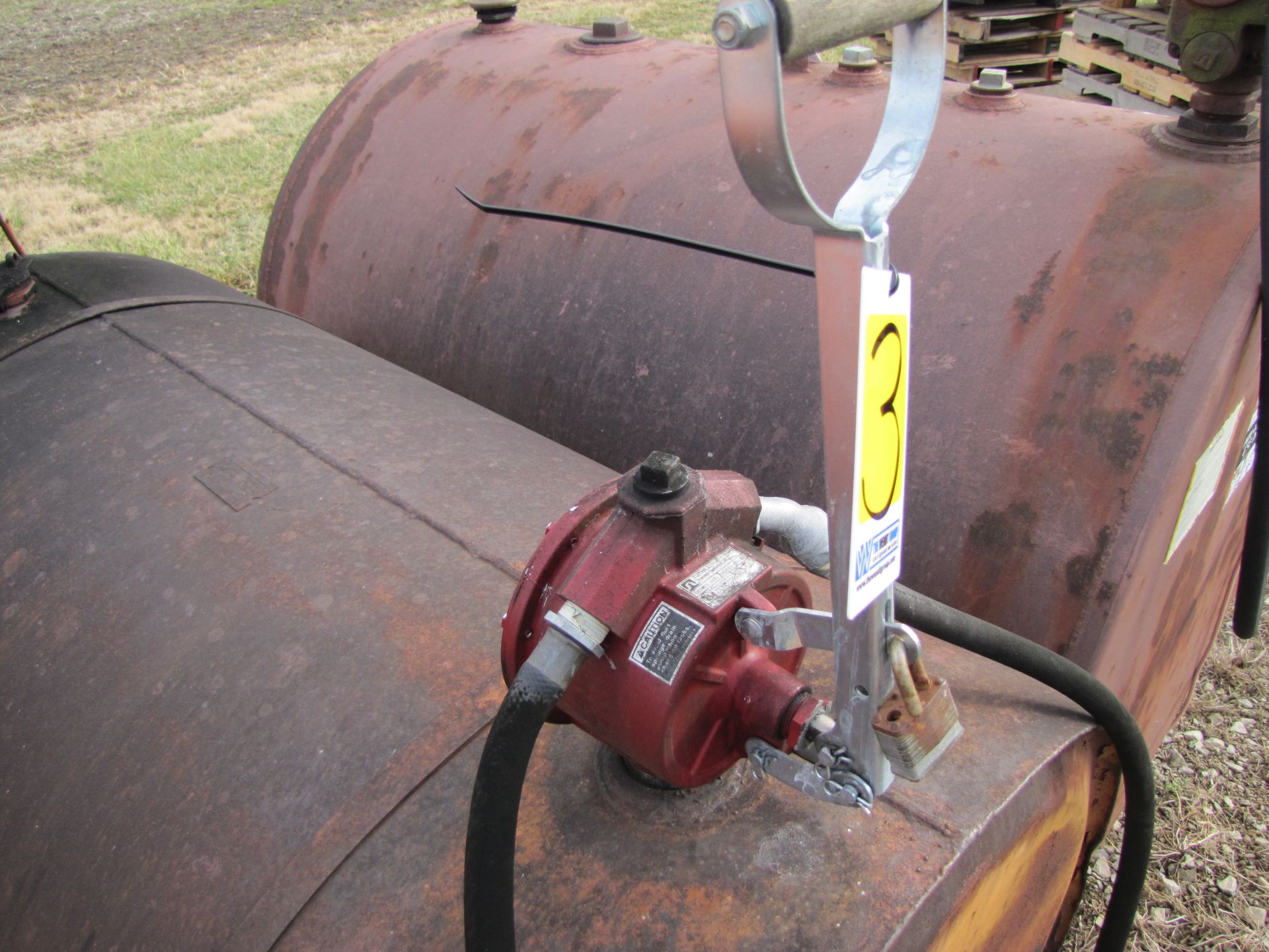 250 gallon fuel tank w/ hand pump - Image 5 of 8