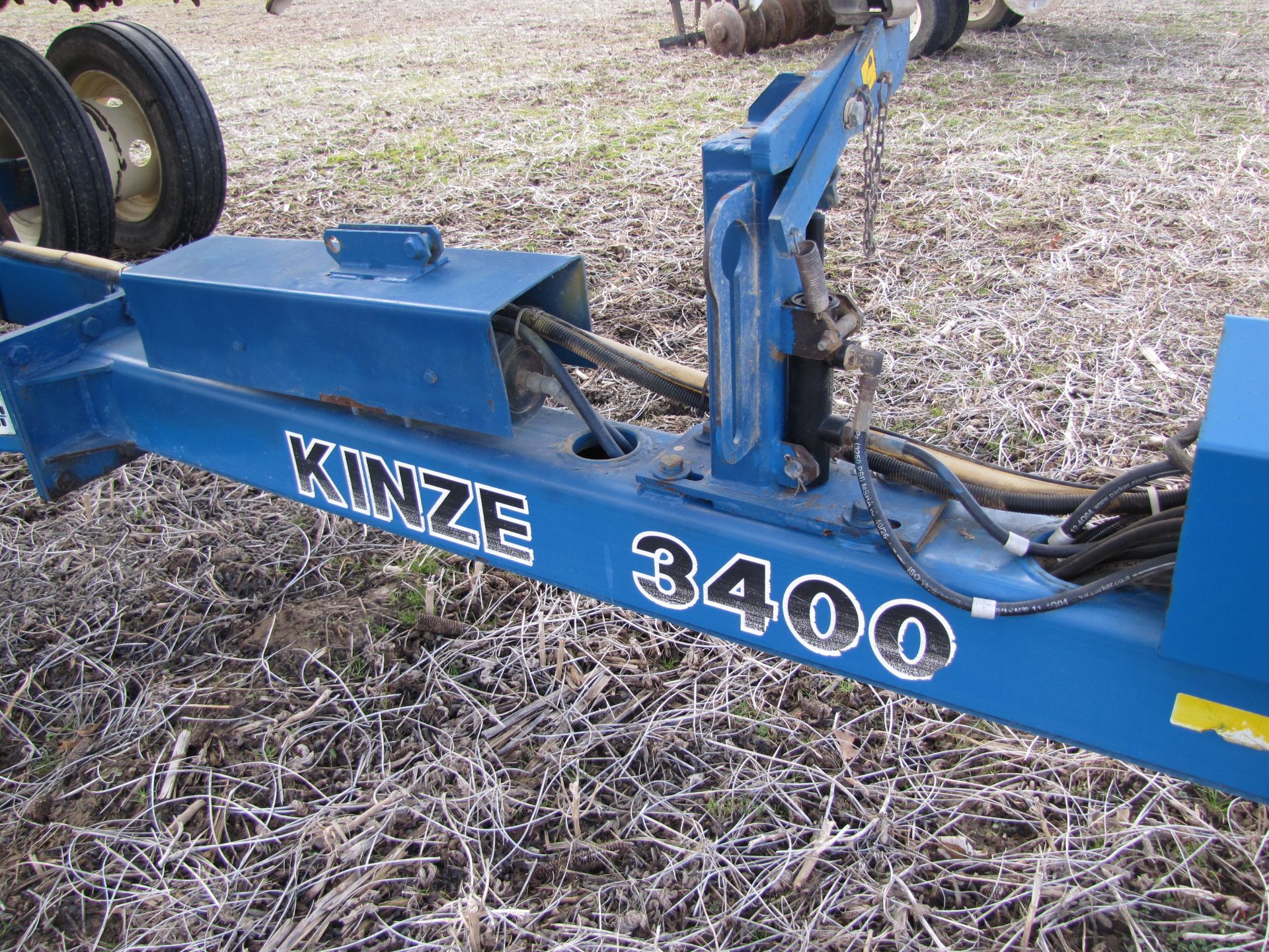 Kinze 3400 23-row planter - Image 10 of 38