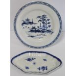 18th century Worcester porcelain blue and white circular stand or plate, decorated in the "