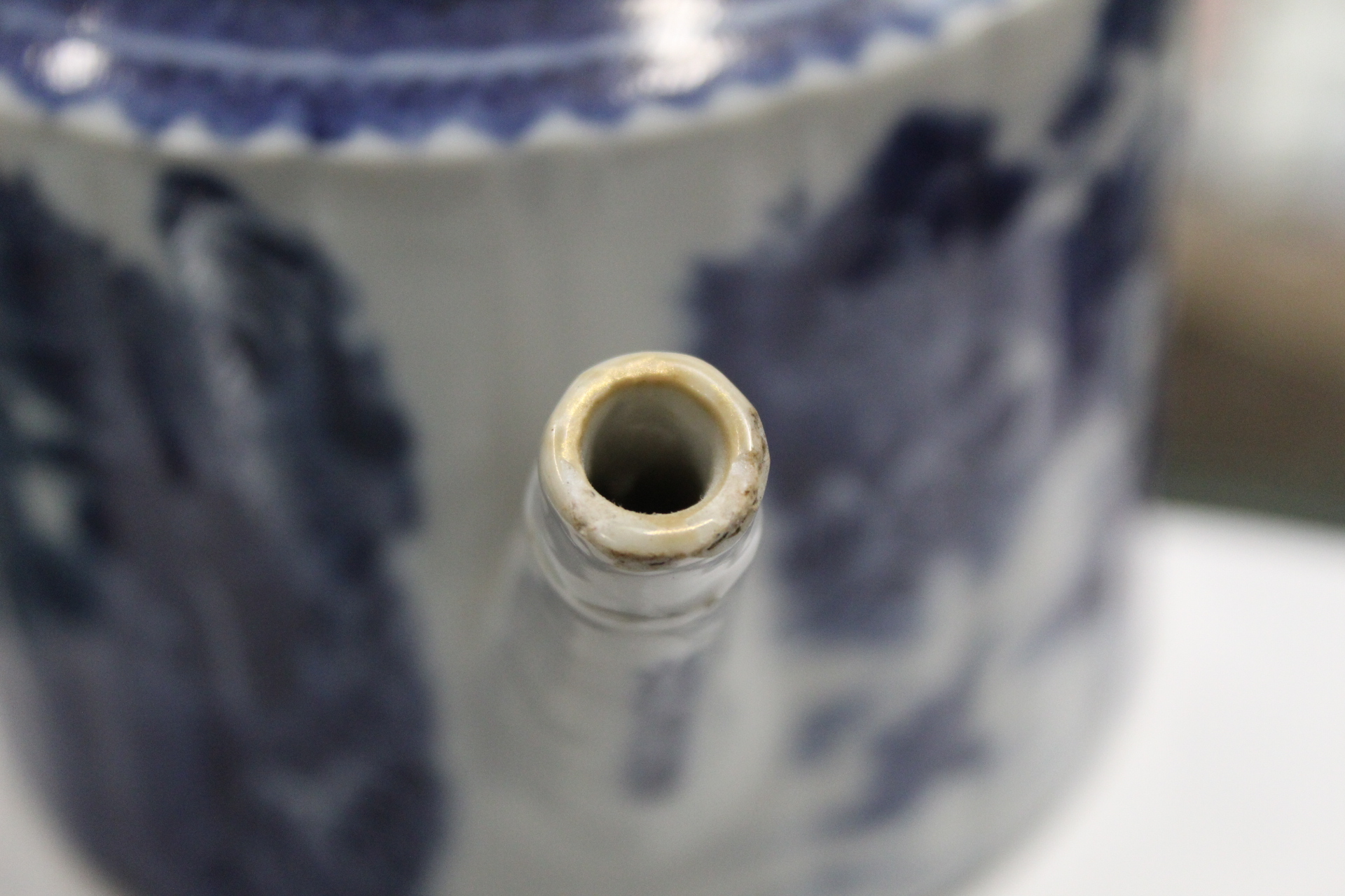 18th century Chinese blue and white porcelain teapot of reeded cylindrical form with entwined - Image 19 of 21