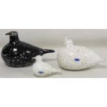 Three Finnish Nuutajärvi blown glass figures of birds, one black with speckles and silvered head,