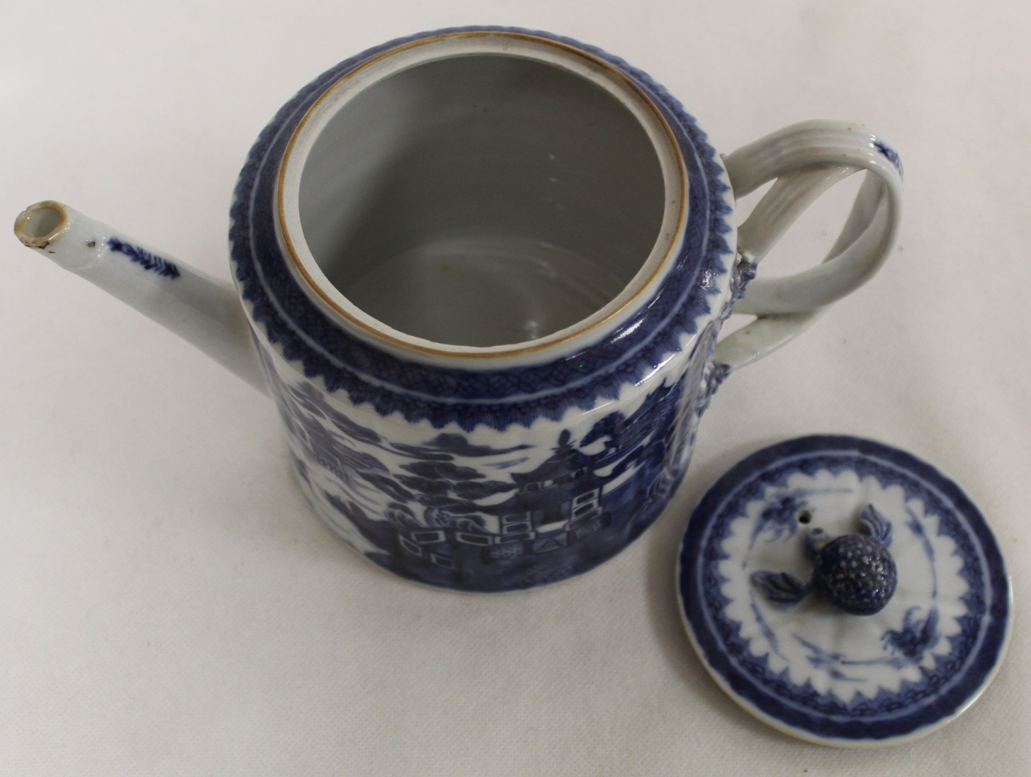 18th century Chinese blue and white porcelain teapot of reeded cylindrical form with entwined - Image 6 of 21