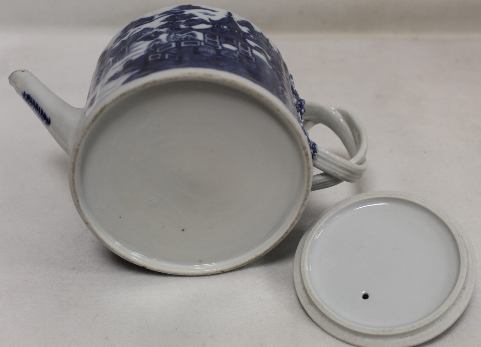 18th century Chinese blue and white porcelain teapot of reeded cylindrical form with entwined - Image 7 of 21