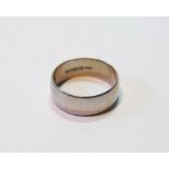 9ct gold band ring, size K½, 4.9g.