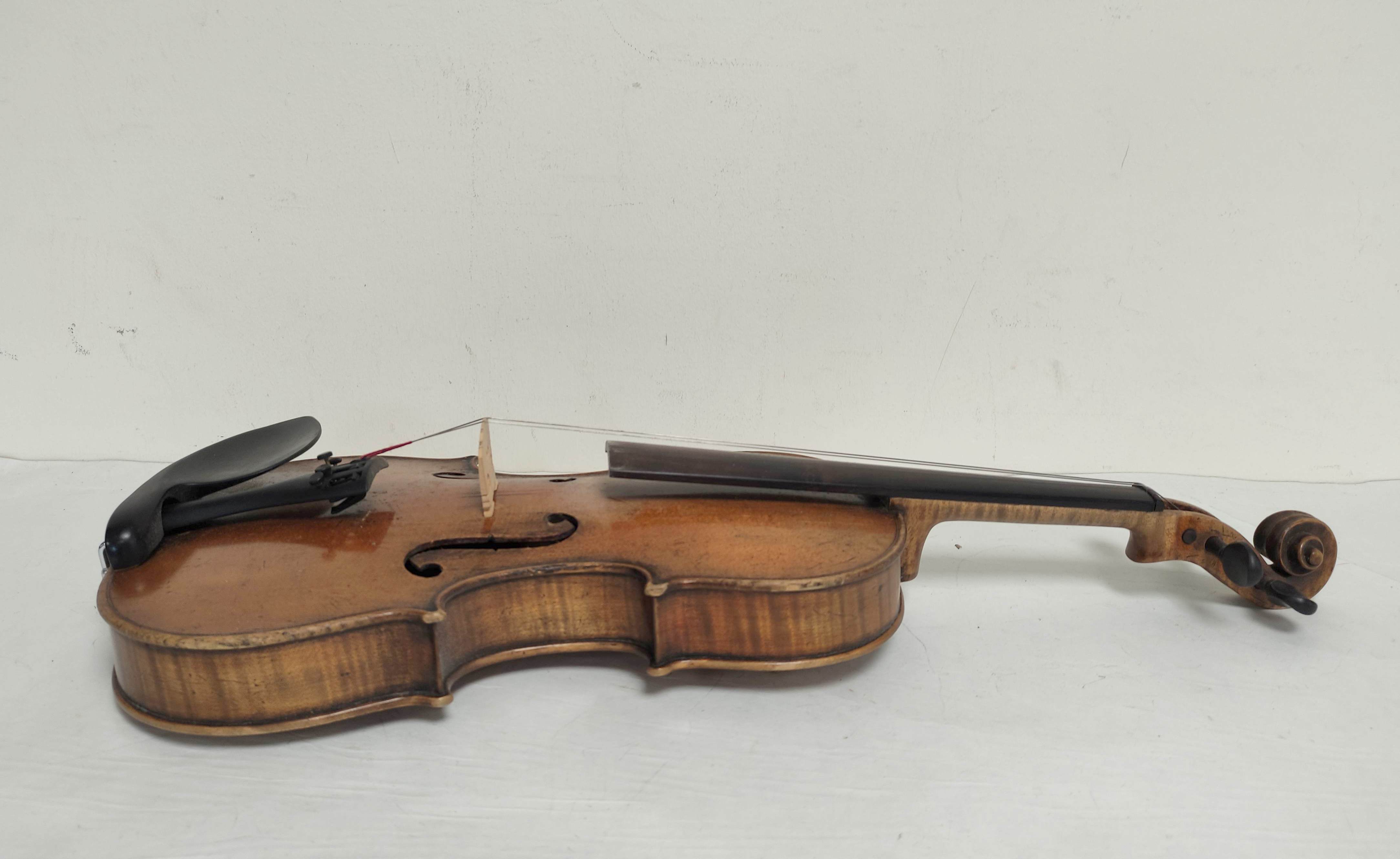 Antique 4/4 size violin with two piece maple back and spruce top. In fitted hard case with two - Image 6 of 11