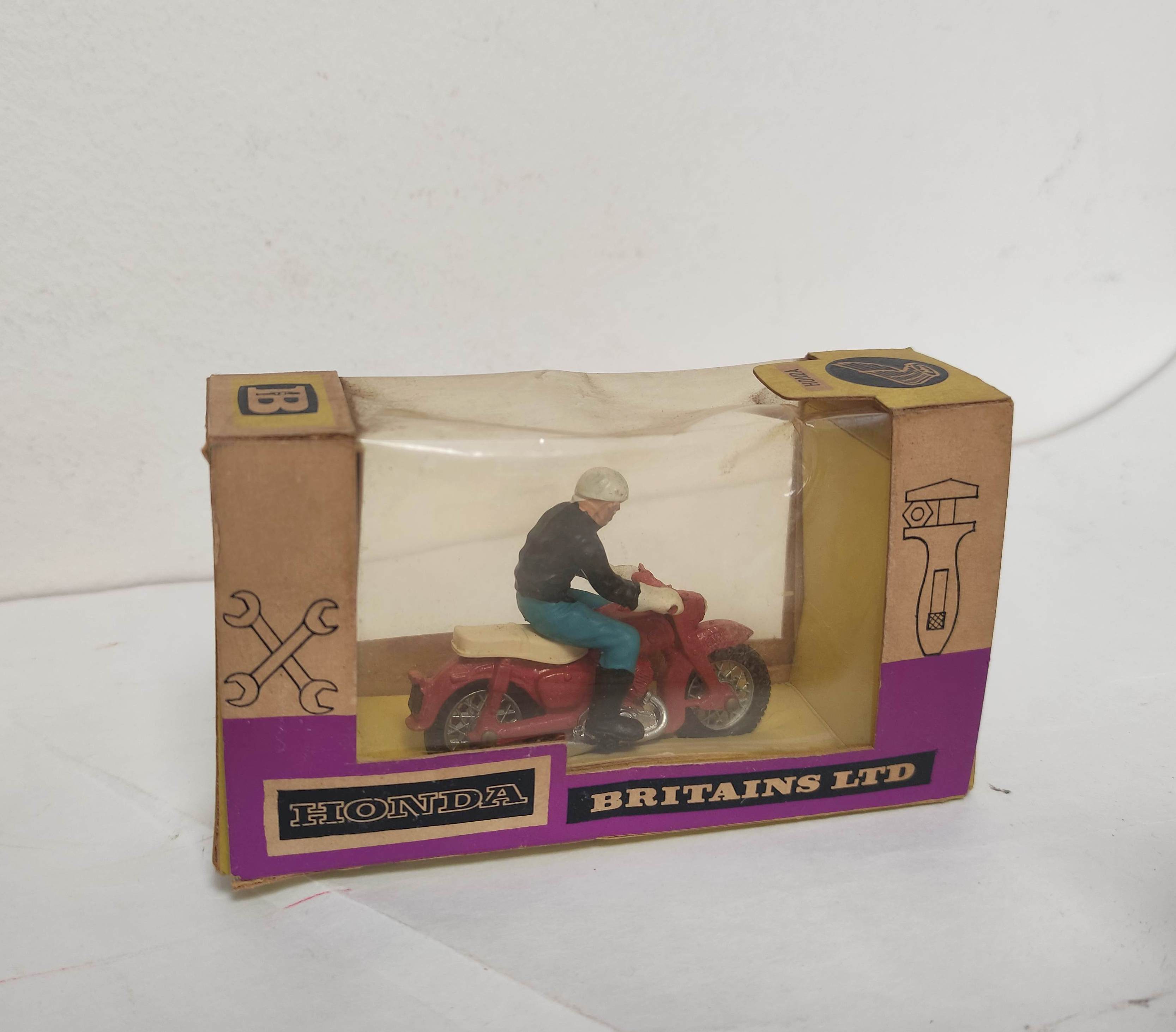 Three boxed vintage 1960s 1:32 scale Britains Ltd motorcyclist figures to include a Honda-Benly - Image 4 of 6