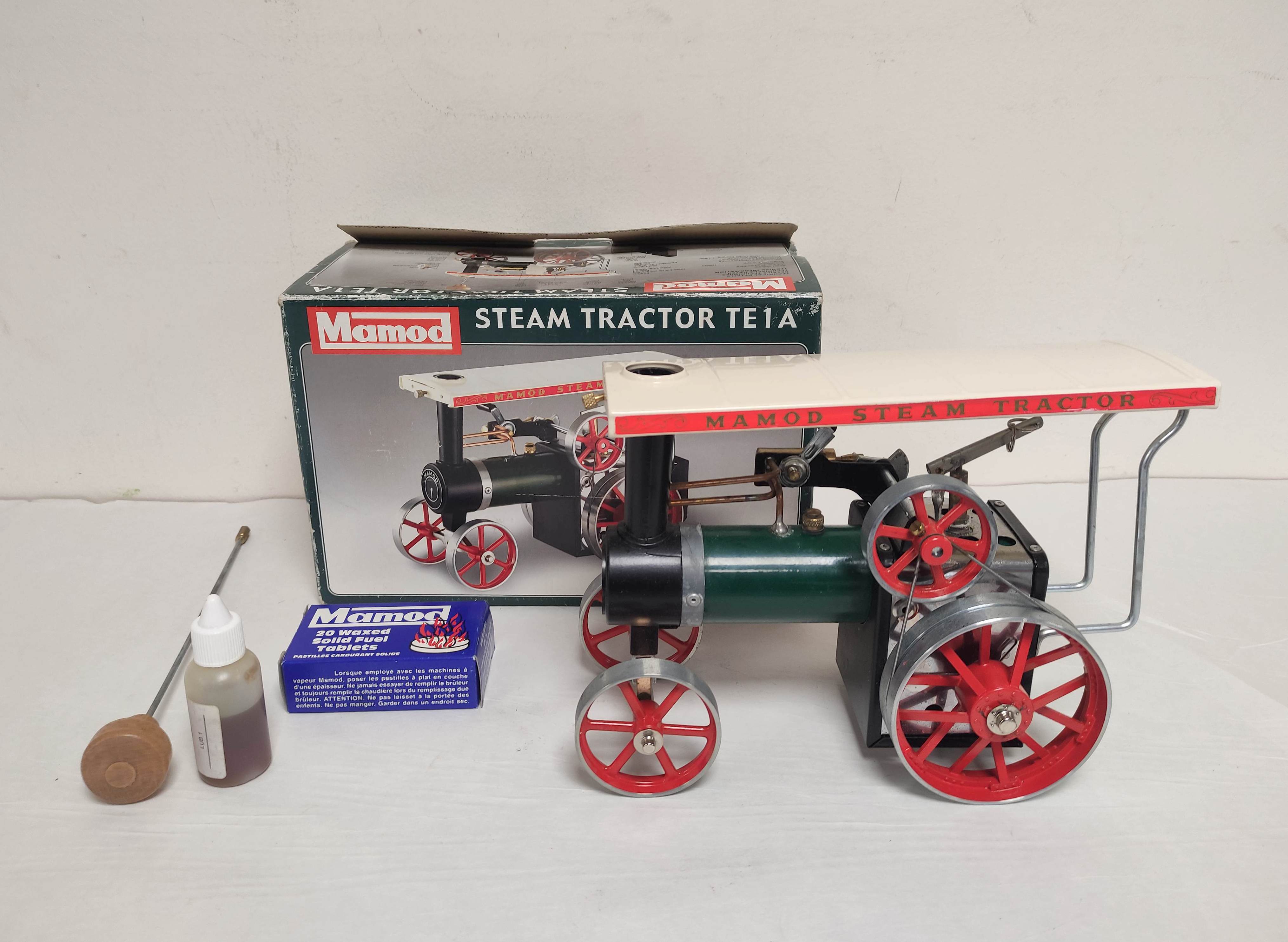 Vintage boxed Mamod Steam Tractor TE1A, complete with paperwork, lubricating oil & twenty solid fuel - Image 3 of 8