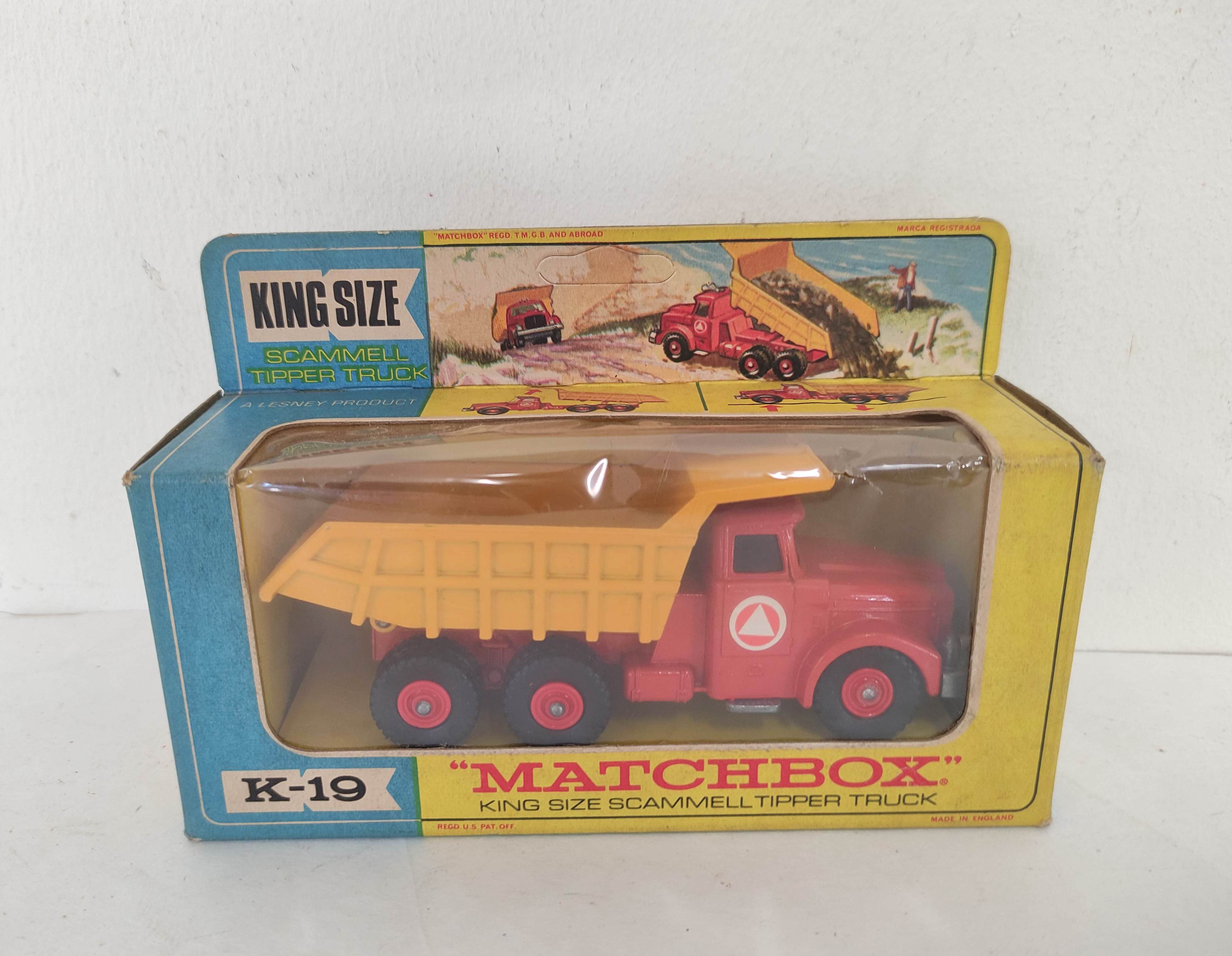 Three vintage boxed Matchbox Kingsize model vehicles to include a Scammell Tipper Truck K-19, Refuse - Image 2 of 6