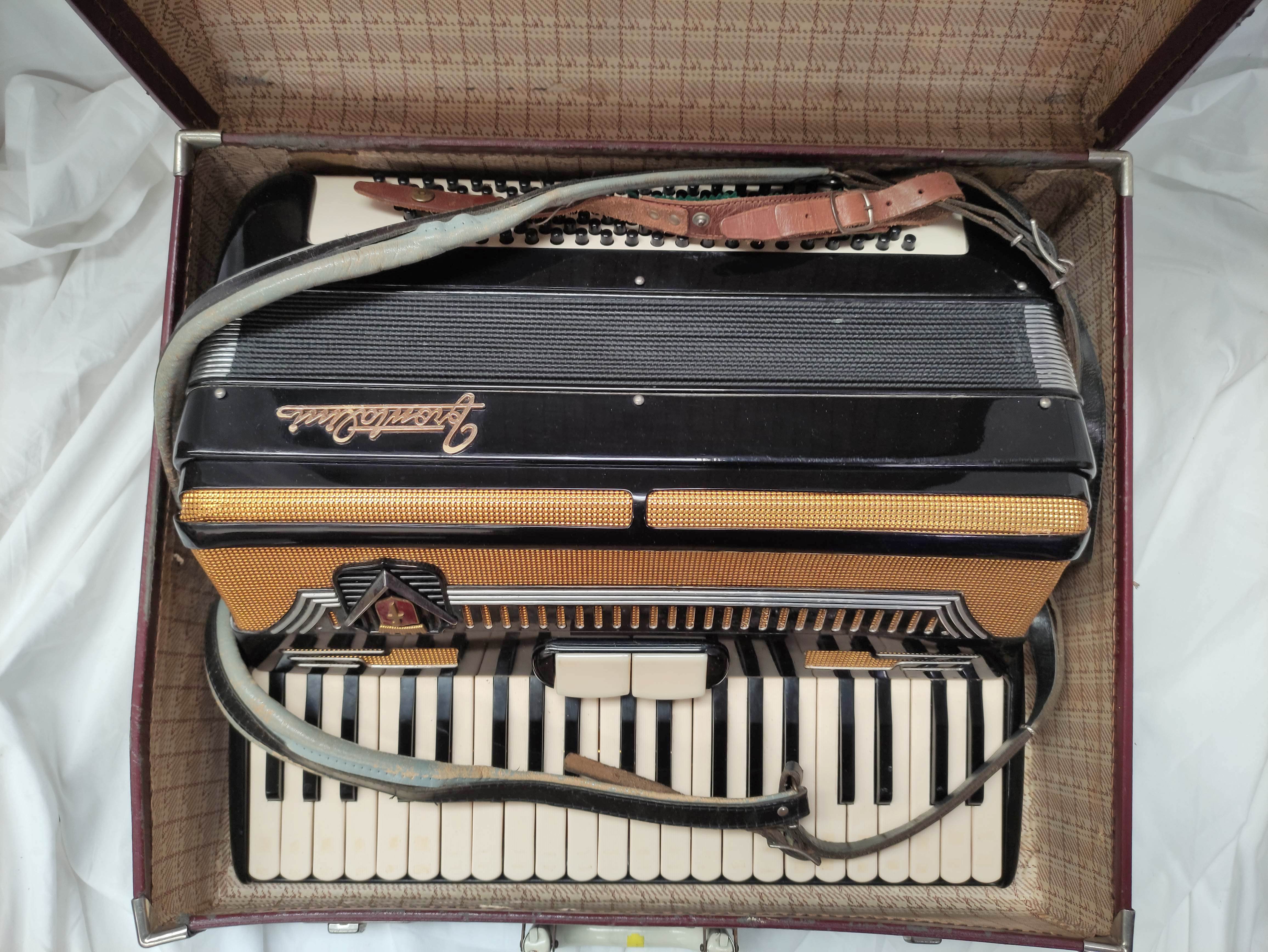 Broutalini boxed accordion in fitted case. - Image 2 of 5