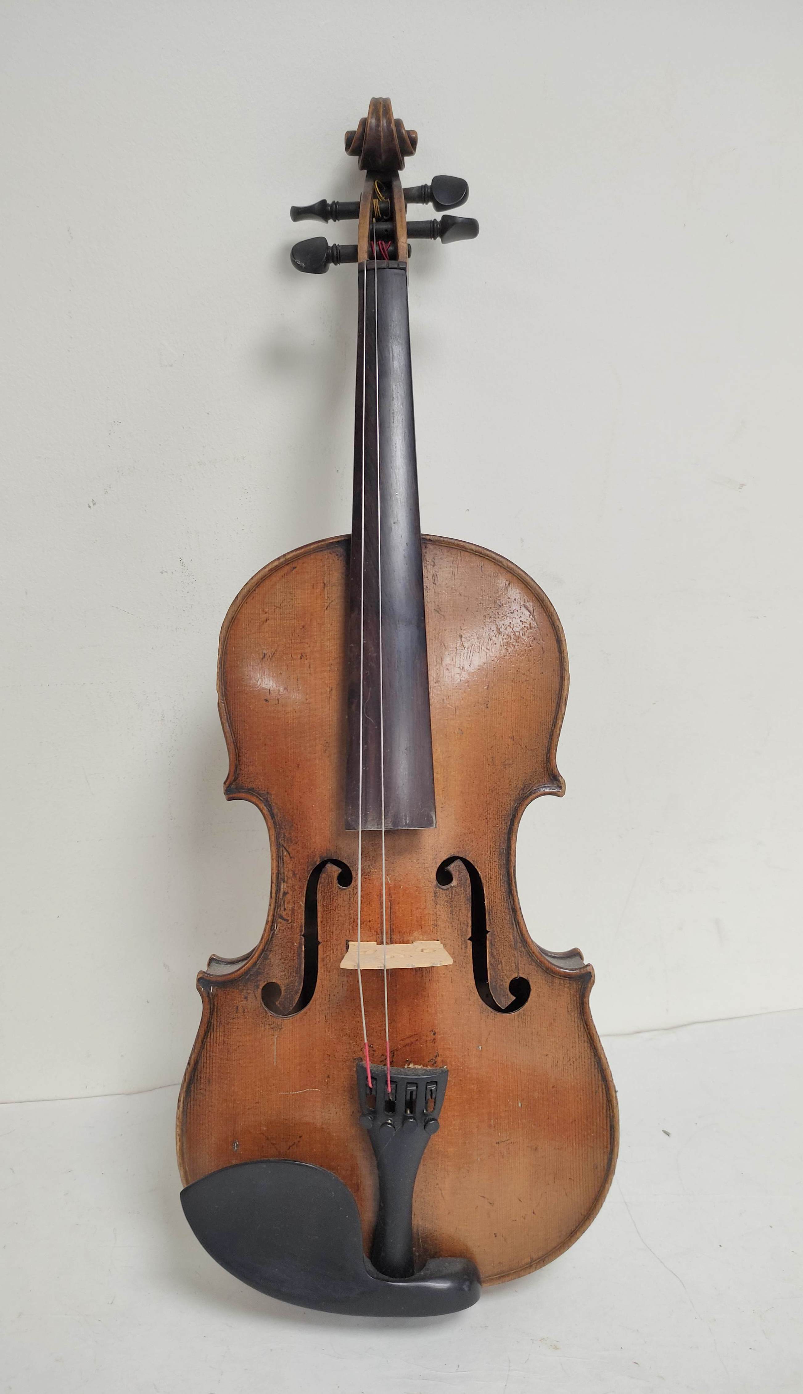 Antique 4/4 size violin with two piece maple back and spruce top. In fitted hard case with two - Image 2 of 11