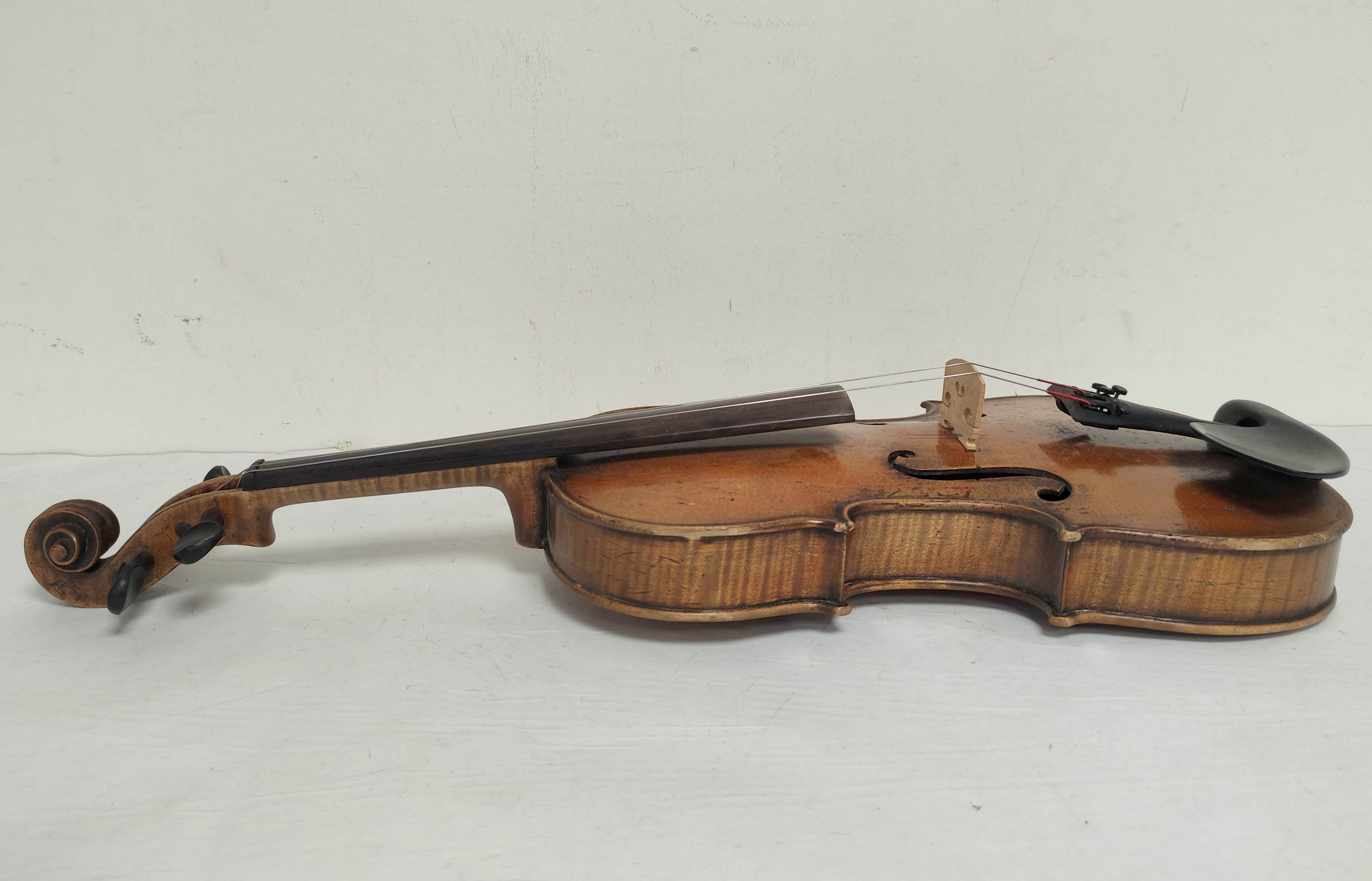 Antique 4/4 size violin with two piece maple back and spruce top. In fitted hard case with two - Image 5 of 11