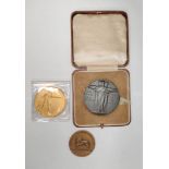 Great Britain. Bronze medal group to include a boxed 1926 E. Gillick national Emergency medal, a