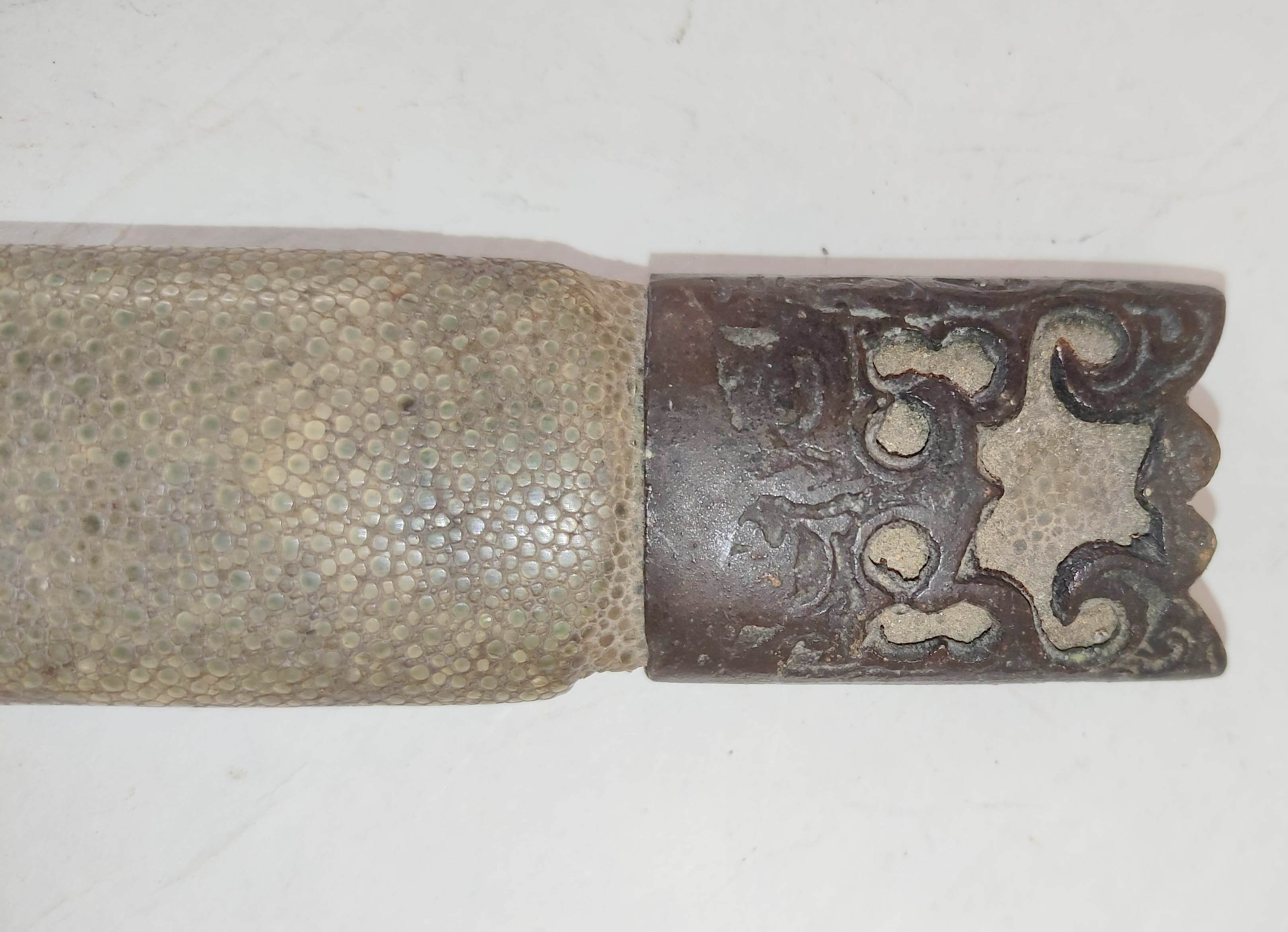 Antique Chinese jian short sword in shagreen scabbard. The blade is of double fuller design - Image 11 of 12