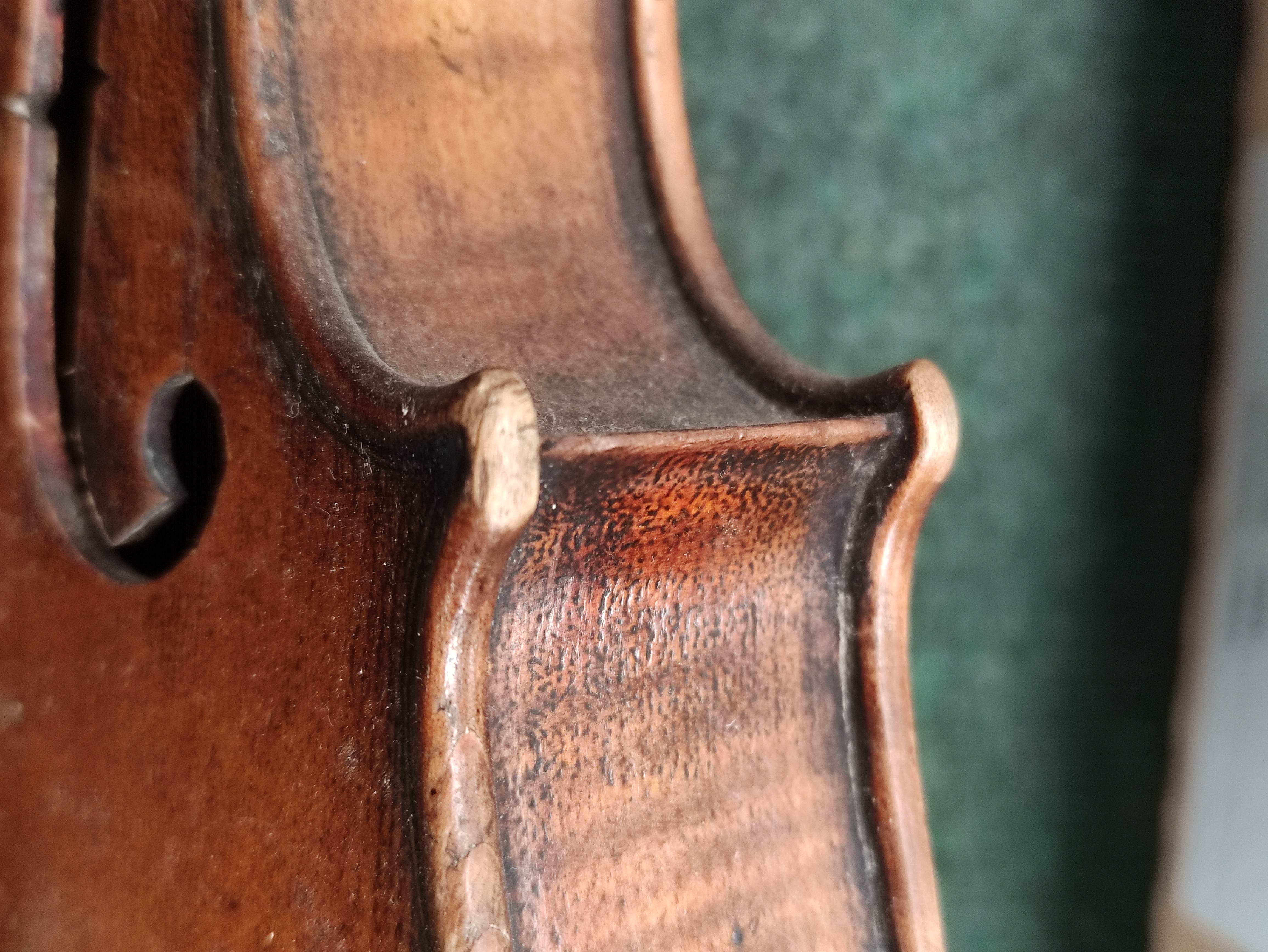 Antique 4/4 size violin with two piece maple back and spruce top. In fitted hard case with two - Image 10 of 11