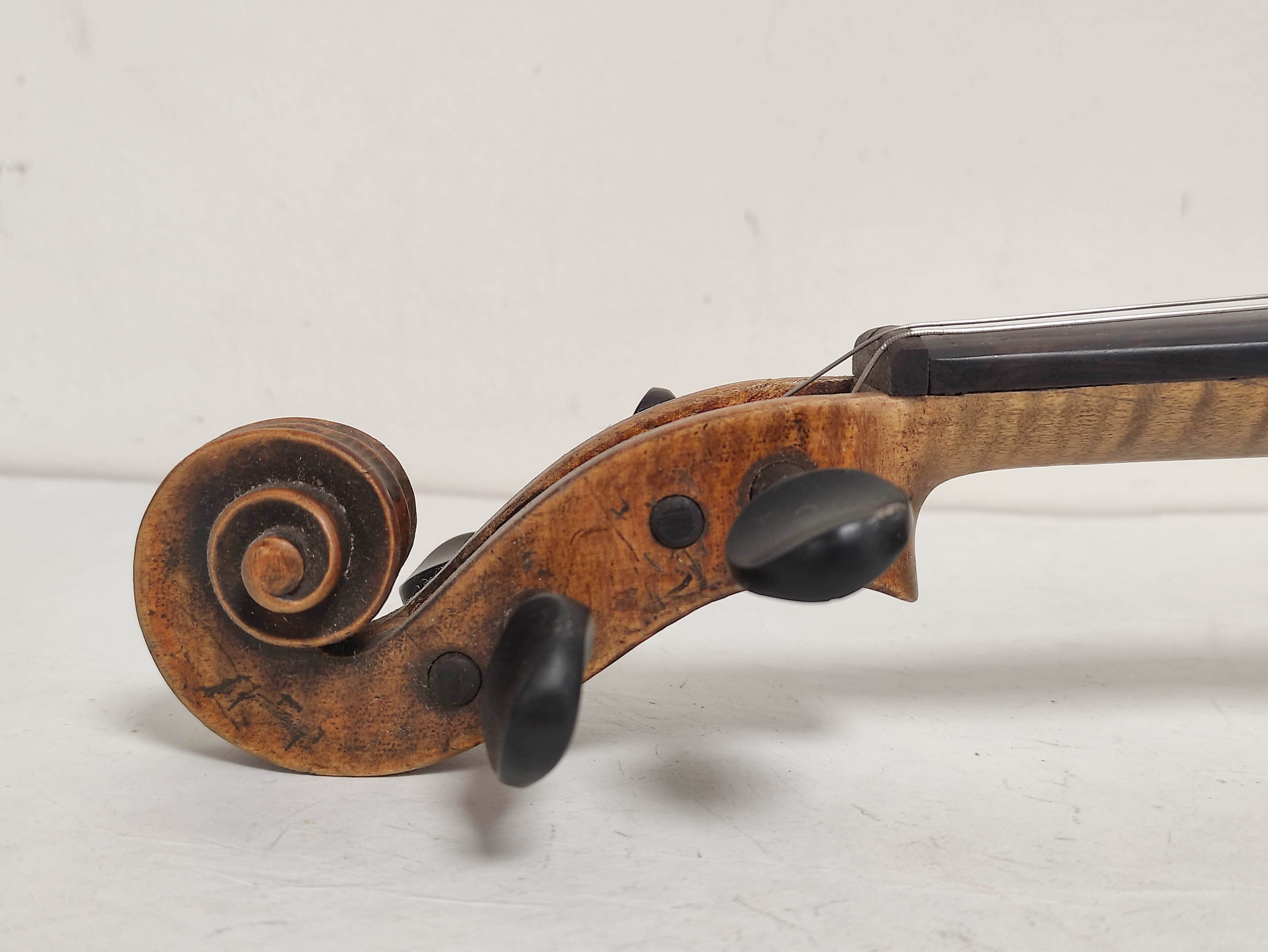 Antique 4/4 size violin with two piece maple back and spruce top. In fitted hard case with two - Image 7 of 11